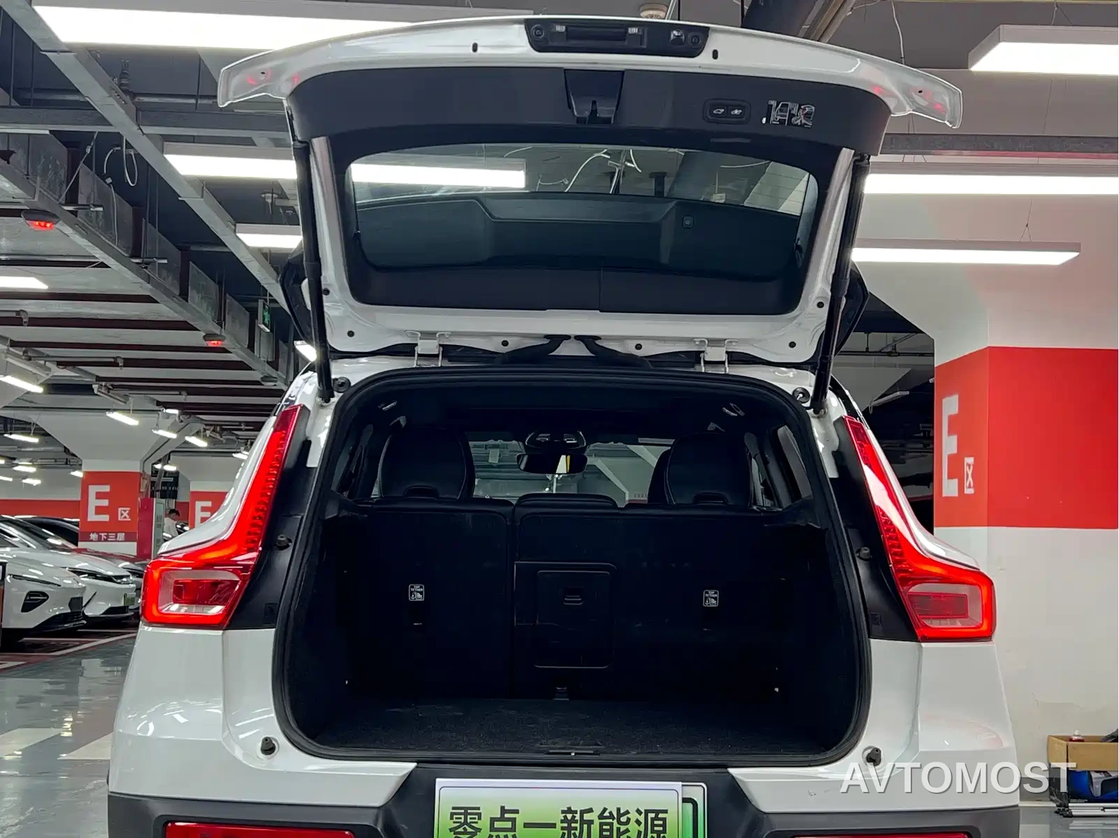Volvo XC40 New Energy 2021 P8 EV AWD Elegant Sport — фото 4