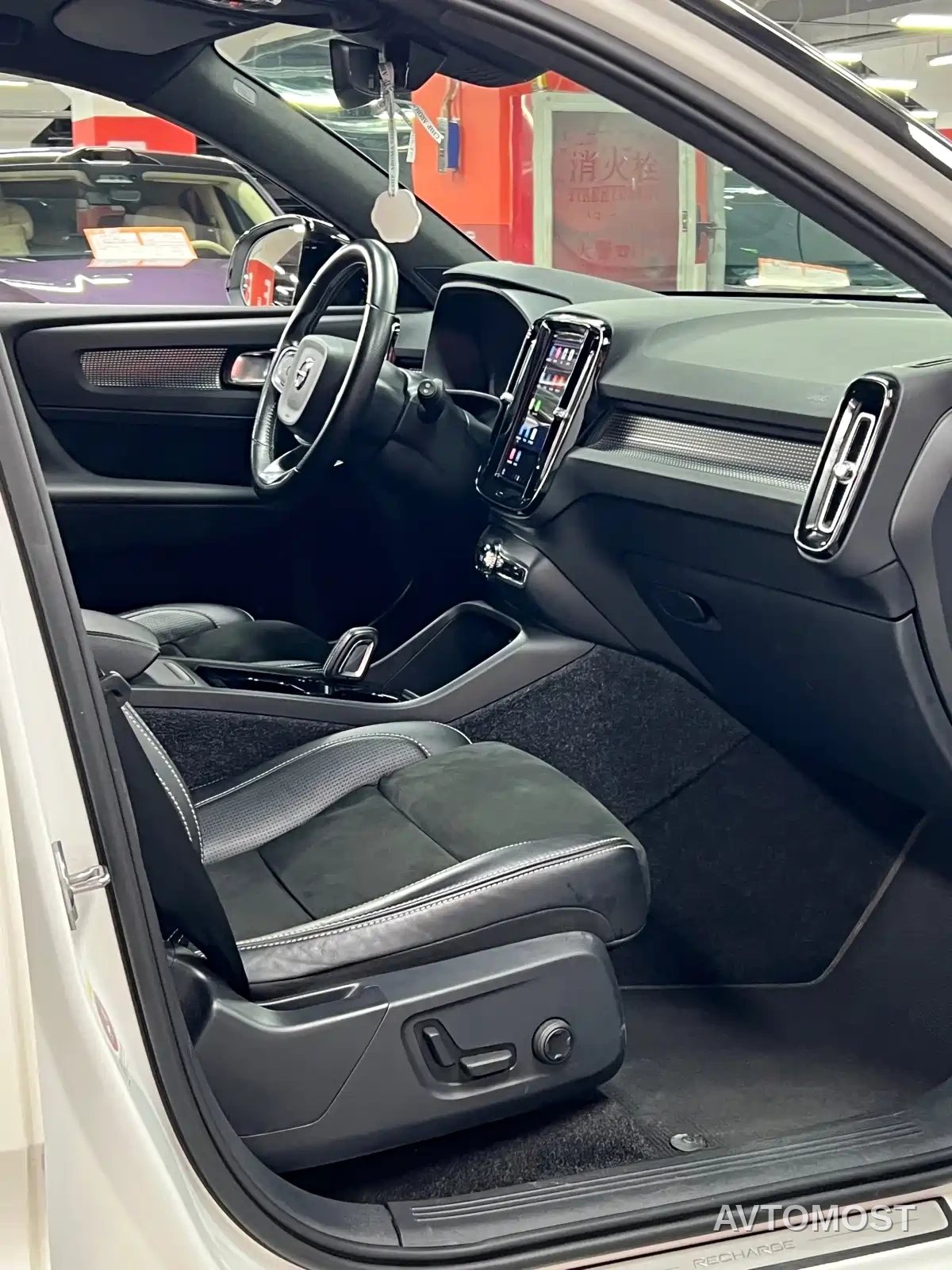 Volvo XC40 New Energy 2021 P8 EV AWD Elegant Sport — фото 8