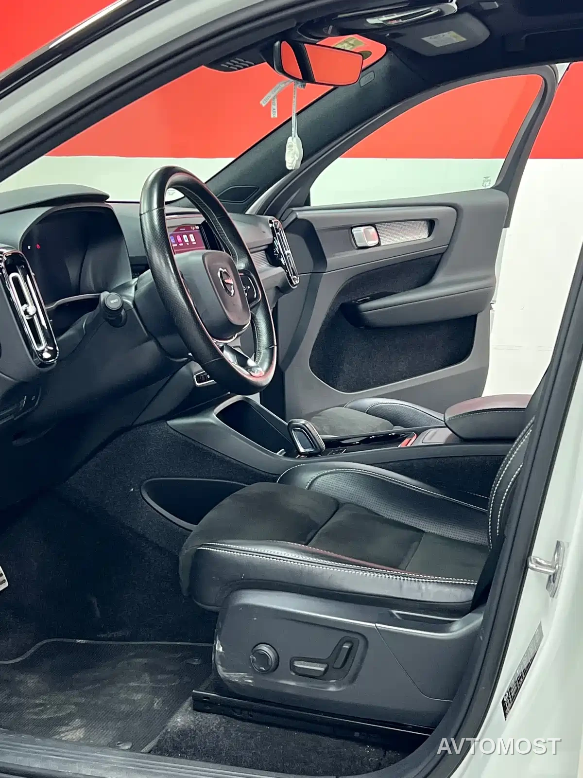 Volvo XC40 New Energy 2021 P8 EV AWD Elegant Sport — фото 9