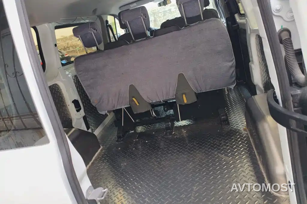Ford Transit 2019 2.0T Diesel Multi-Purpose Commercial Vehicle Short Wheelbase Low Roof 6-Seater China VI — фото 4