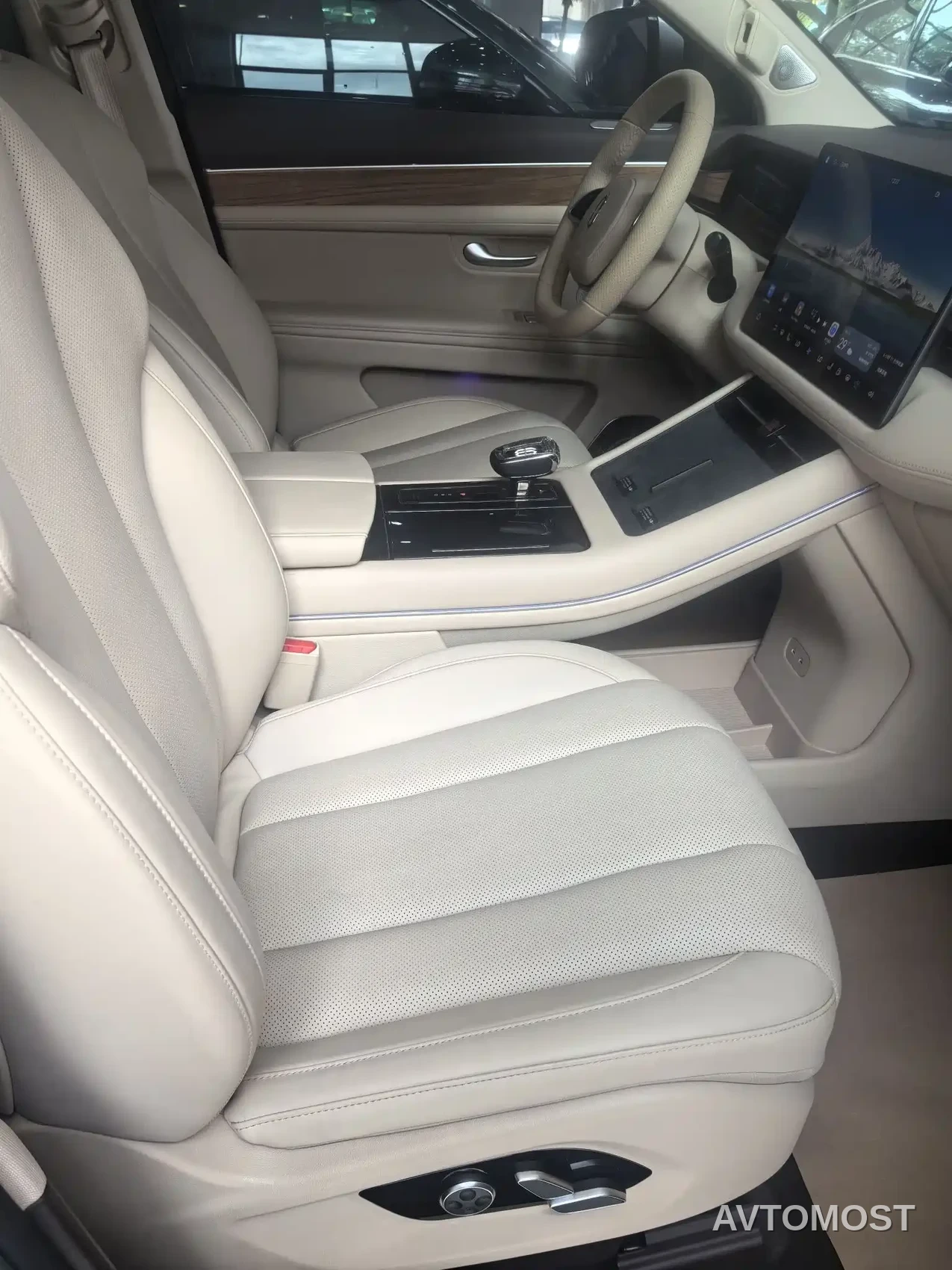 AITO M7 2024 1.5T RWD Plus 5-Seater — фото 5