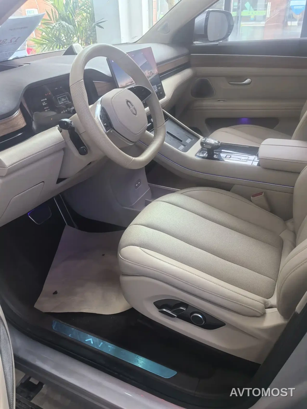 AITO M7 2024 1.5T RWD Plus 5-Seater — фото 9