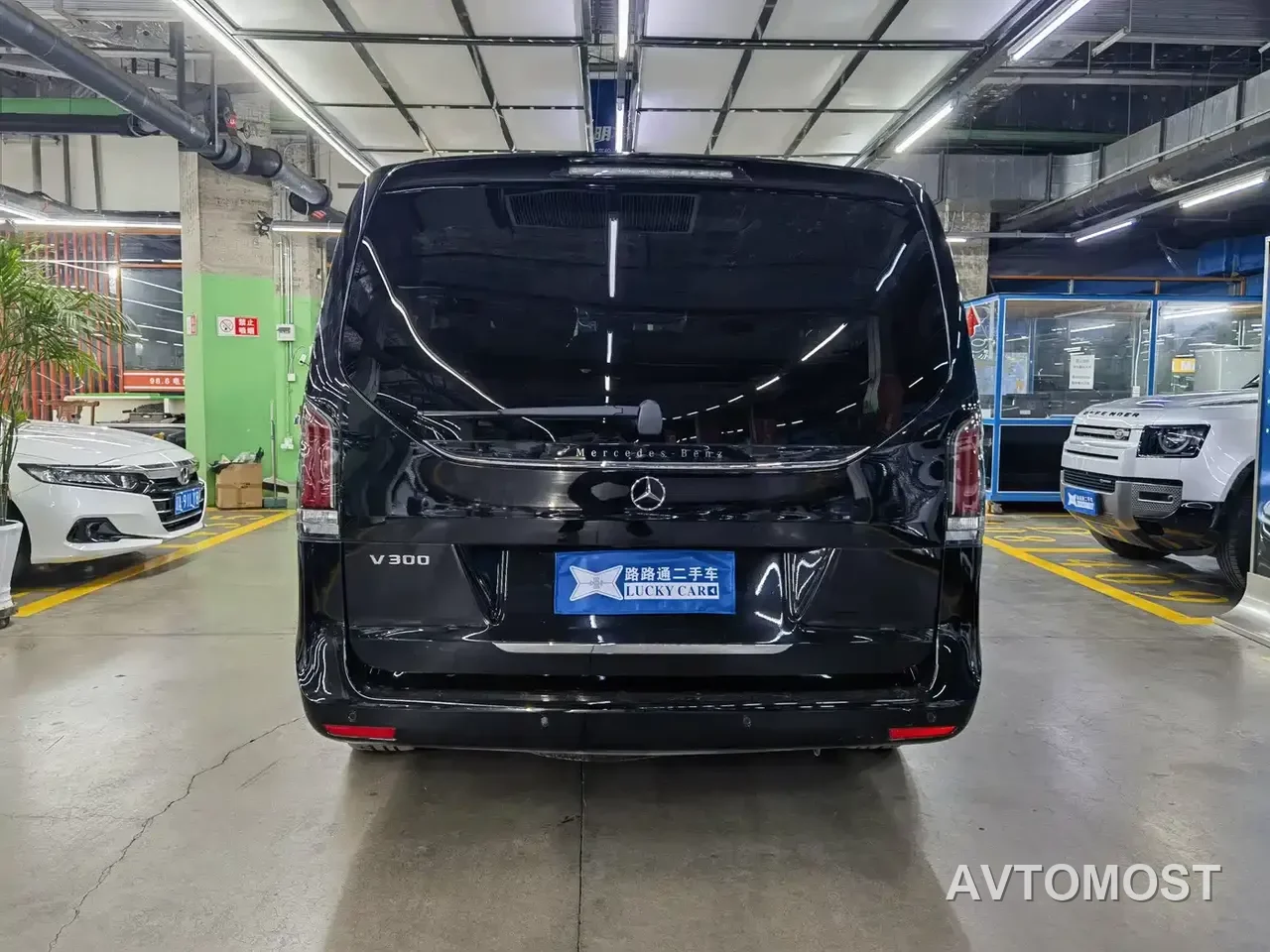 Mercedes-Benz V-Class 2024 V 300 Premium Edition — фото 4