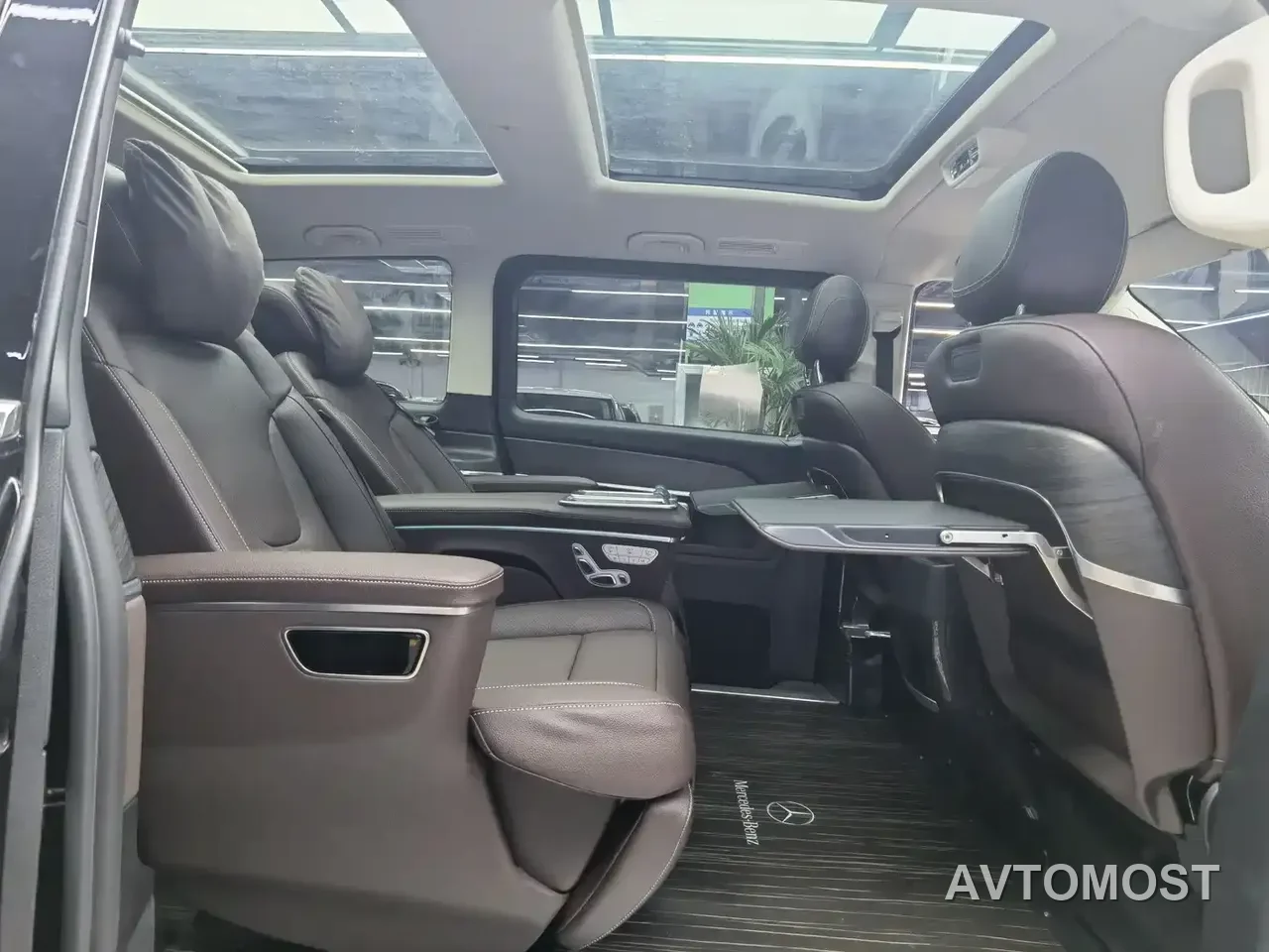 Mercedes-Benz V-Class 2024 V 300 Premium Edition — фото 6