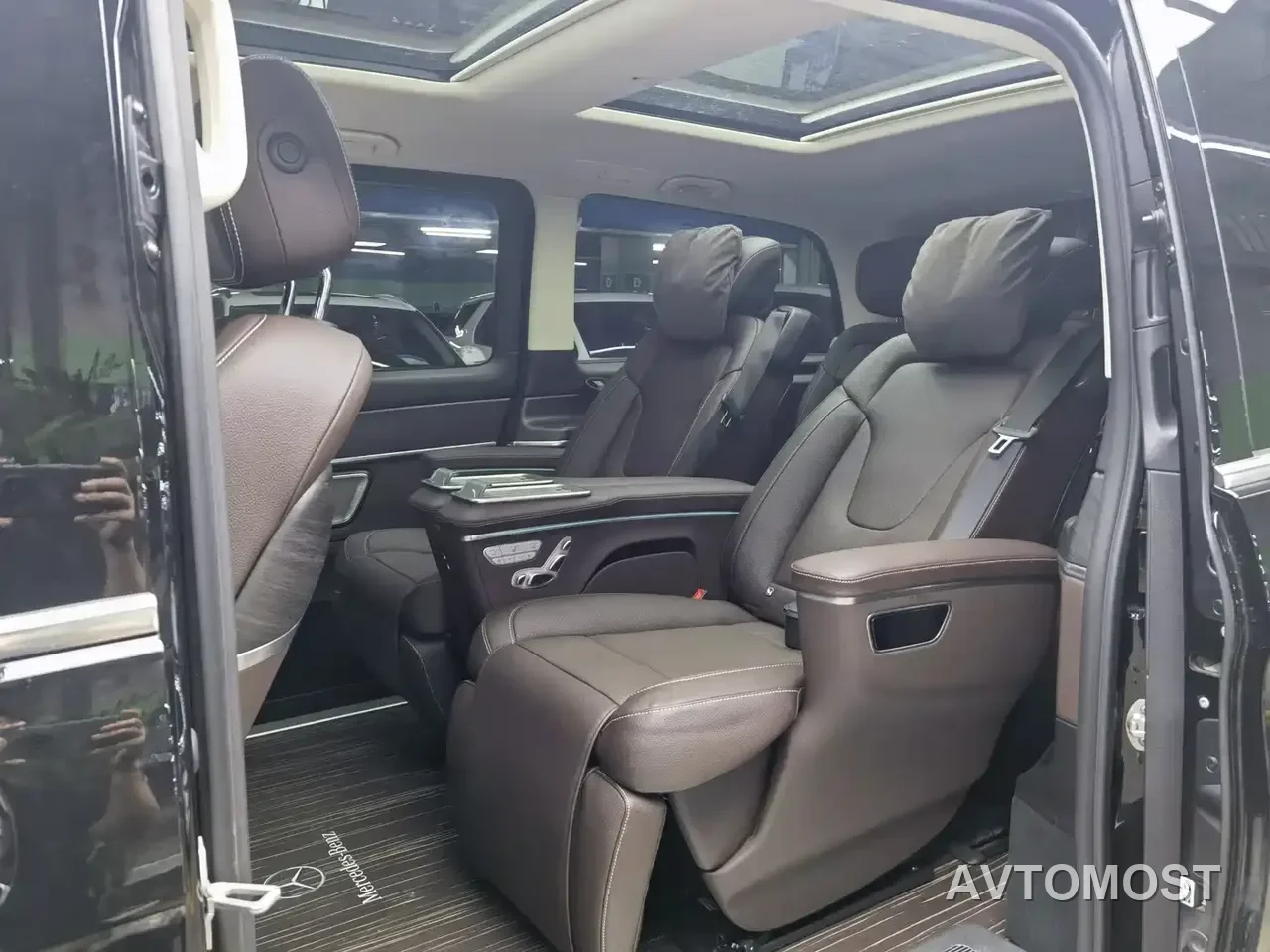 Mercedes-Benz V-Class 2024 V 300 Premium Edition — фото 7