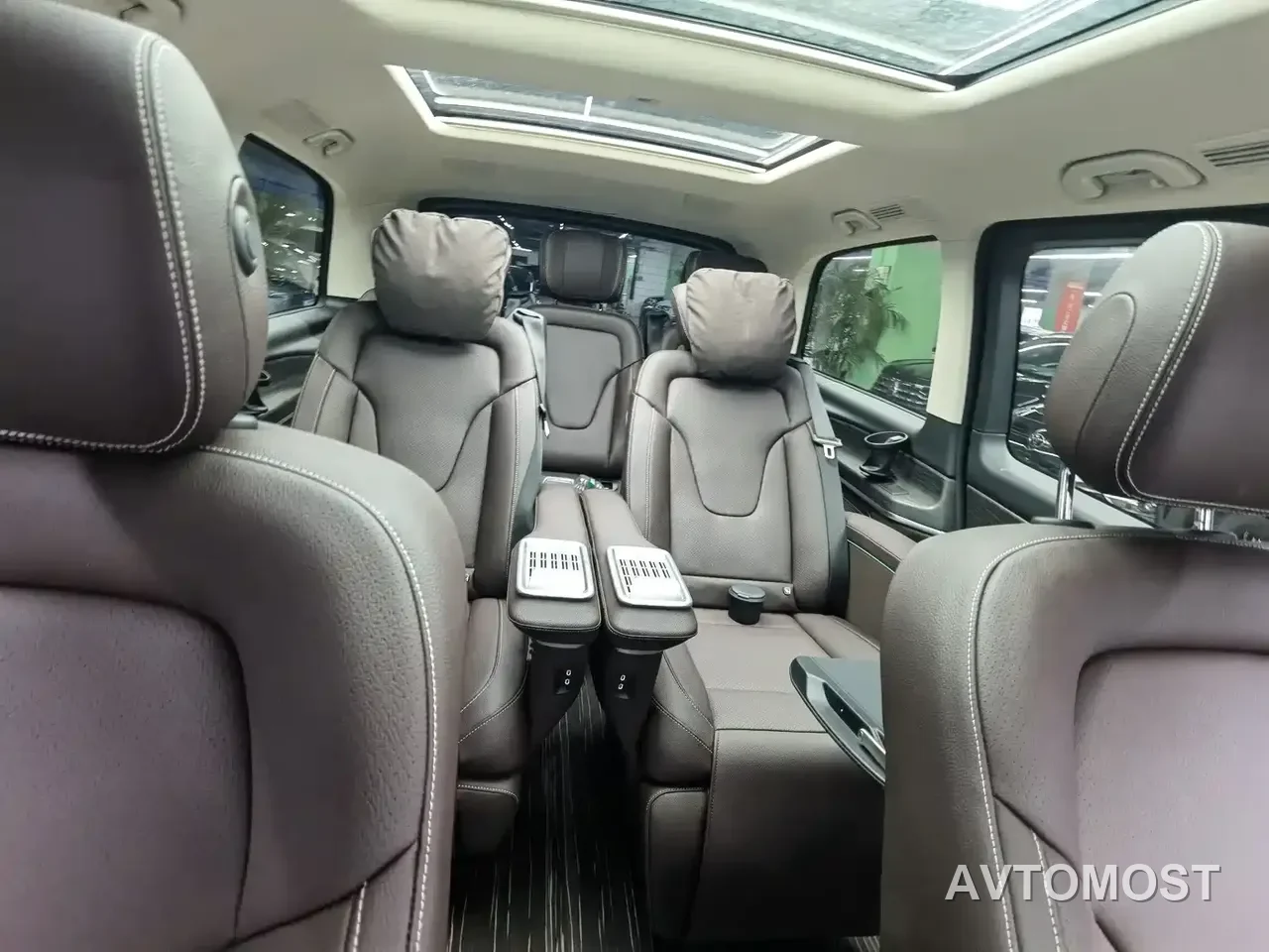 Mercedes-Benz V-Class 2024 V 300 Premium Edition — фото 8
