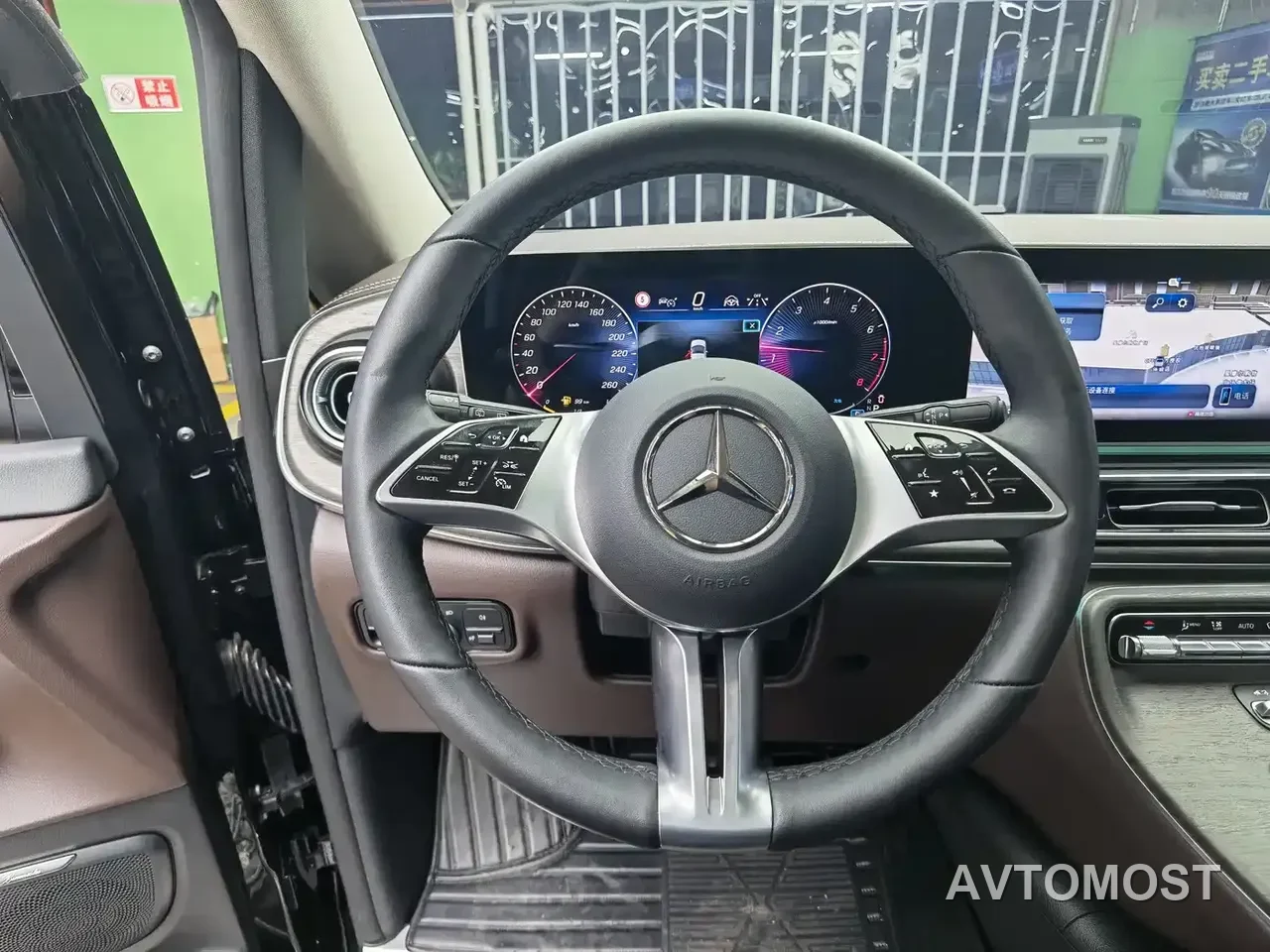 Mercedes-Benz V-Class 2024 V 300 Premium Edition — фото 9