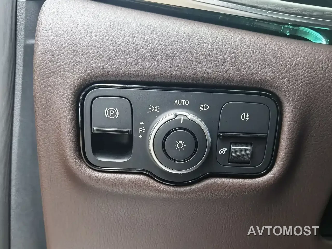 Mercedes-Benz V-Class 2024 V 300 Premium Edition — фото 13