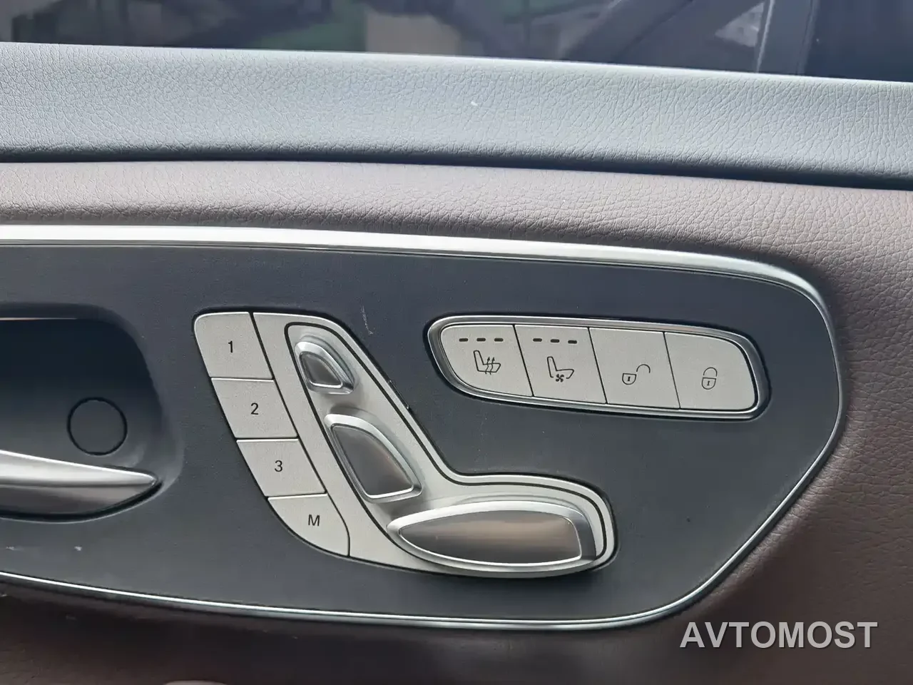 Mercedes-Benz V-Class 2024 V 300 Premium Edition — фото 14