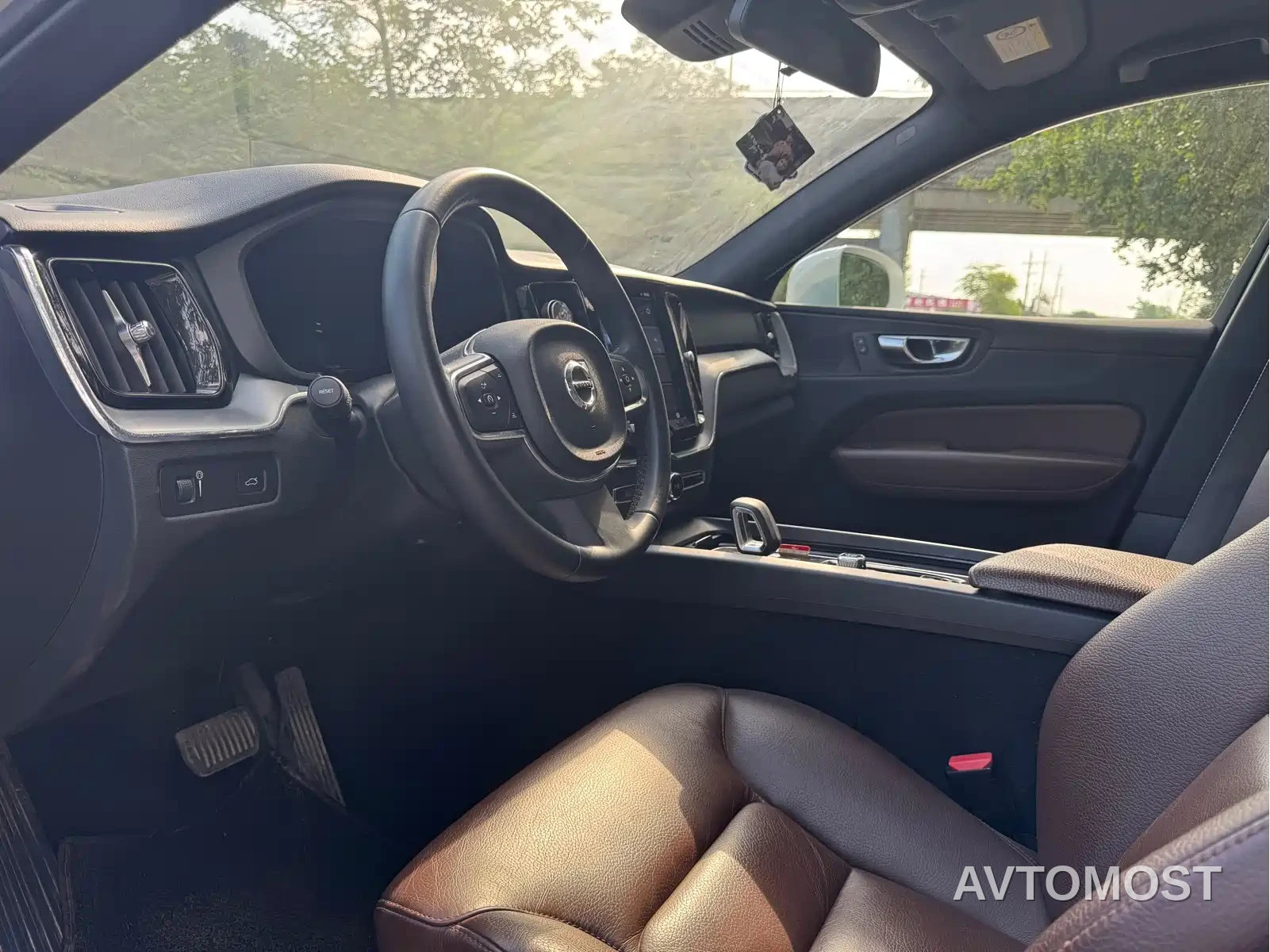 Volvo XC60 2022 B5 AWD R-Design — фото 7