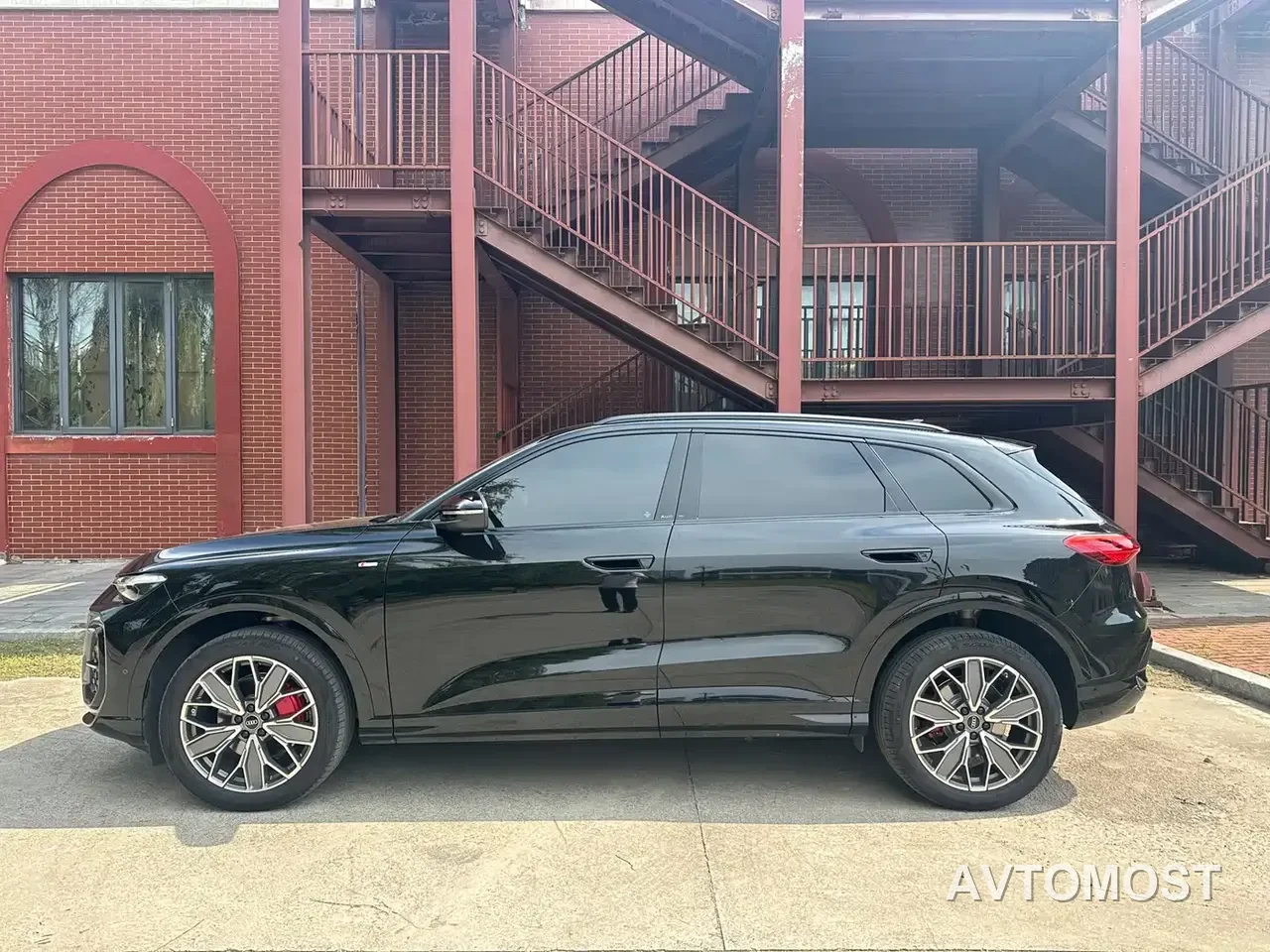 Audi Q5L 2026 Luxury Sport 150kW — фото 7