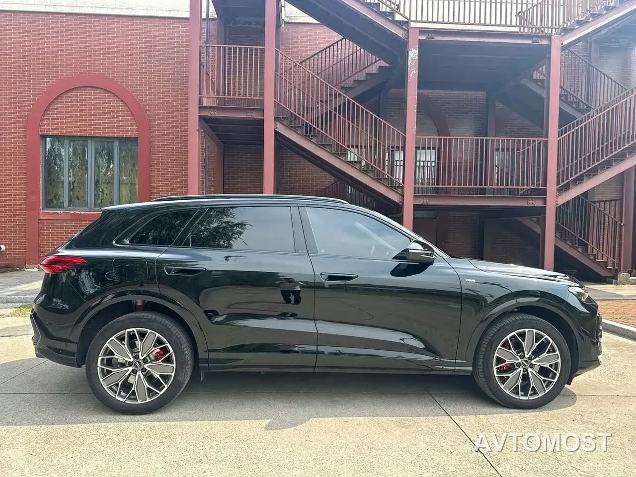 Audi Q5L 2026 Luxury Sport 150kW — фото 8