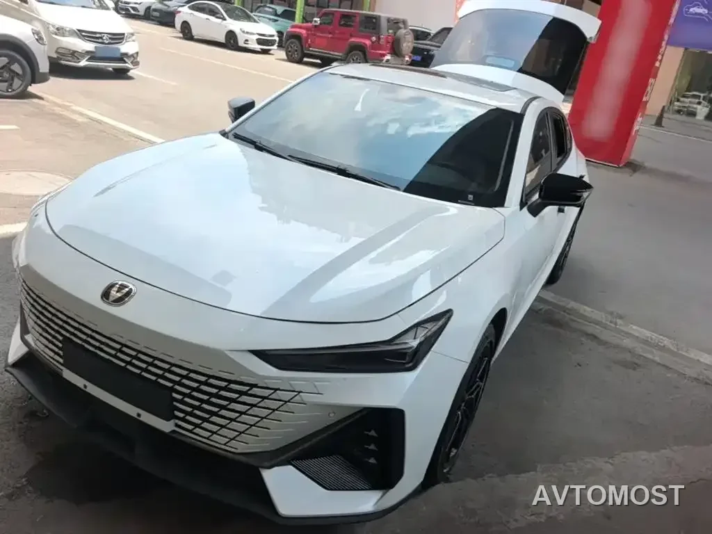 Changan UNI-V iDD 2023 ZhiDian iDD 1.5T 113km Smart Fun Edition — фото 2