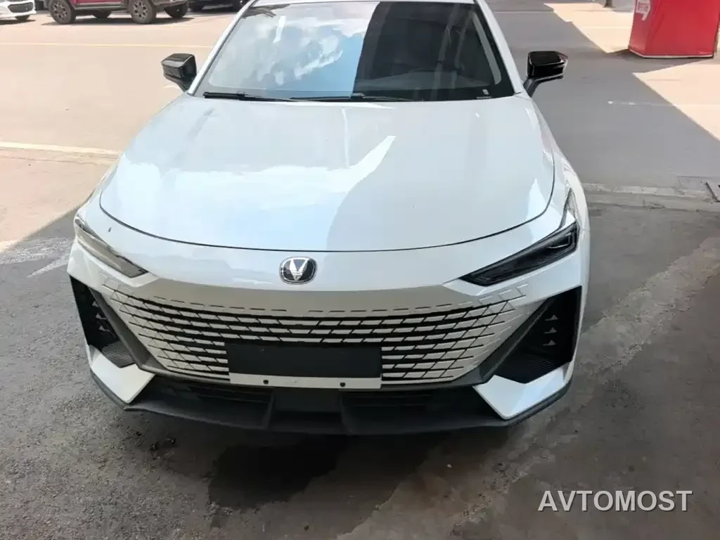 Changan UNI-V iDD 2023 ZhiDian iDD 1.5T 113km Smart Fun Edition — фото 3