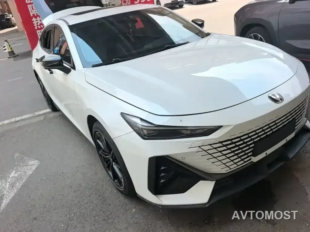 Changan UNI-V iDD 2023 ZhiDian iDD 1.5T 113km Smart Fun Edition — фото 4