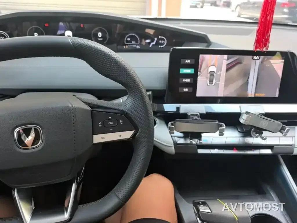 Changan UNI-V iDD 2023 ZhiDian iDD 1.5T 113km Smart Fun Edition — фото 9