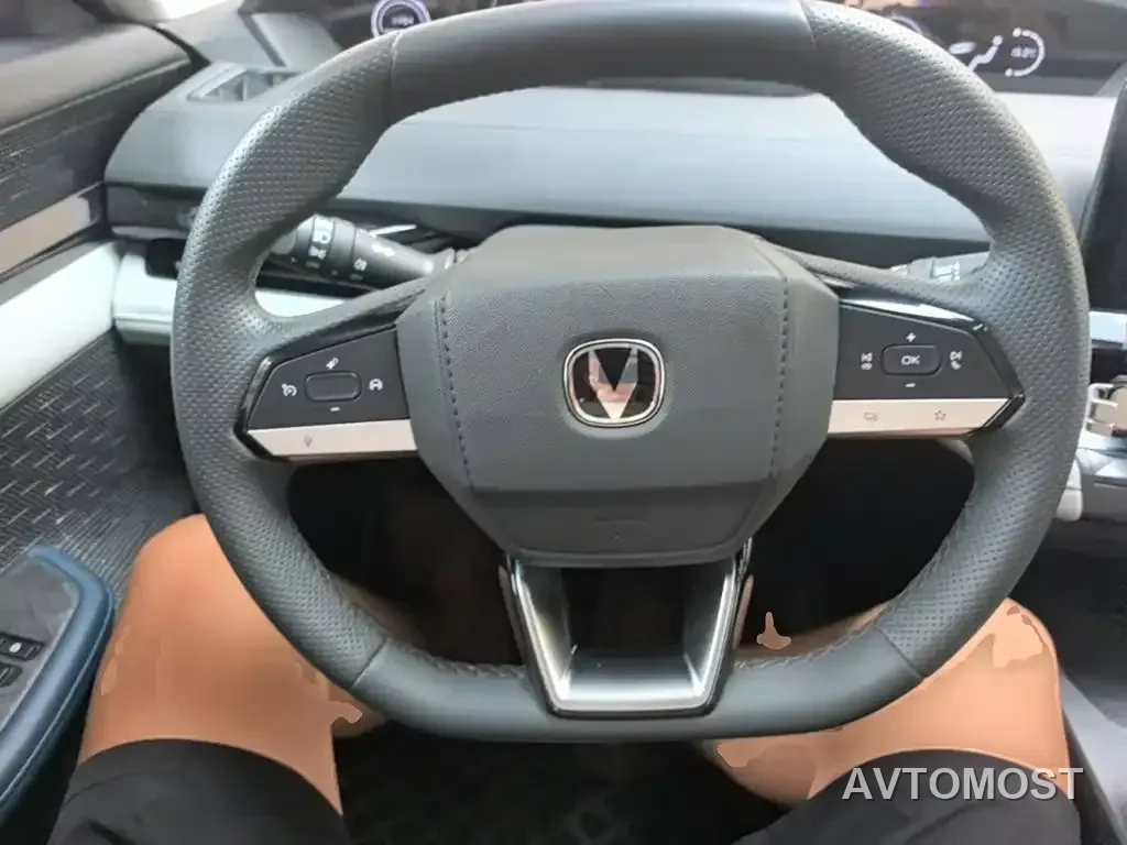 Changan UNI-V iDD 2023 ZhiDian iDD 1.5T 113km Smart Fun Edition — фото 10