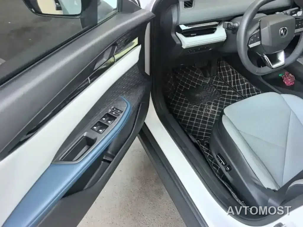 Changan UNI-V iDD 2023 ZhiDian iDD 1.5T 113km Smart Fun Edition — фото 14