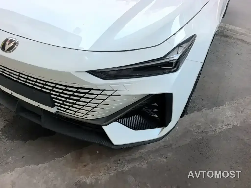 Changan UNI-V iDD 2023 ZhiDian iDD 1.5T 113km Smart Fun Edition — фото 19