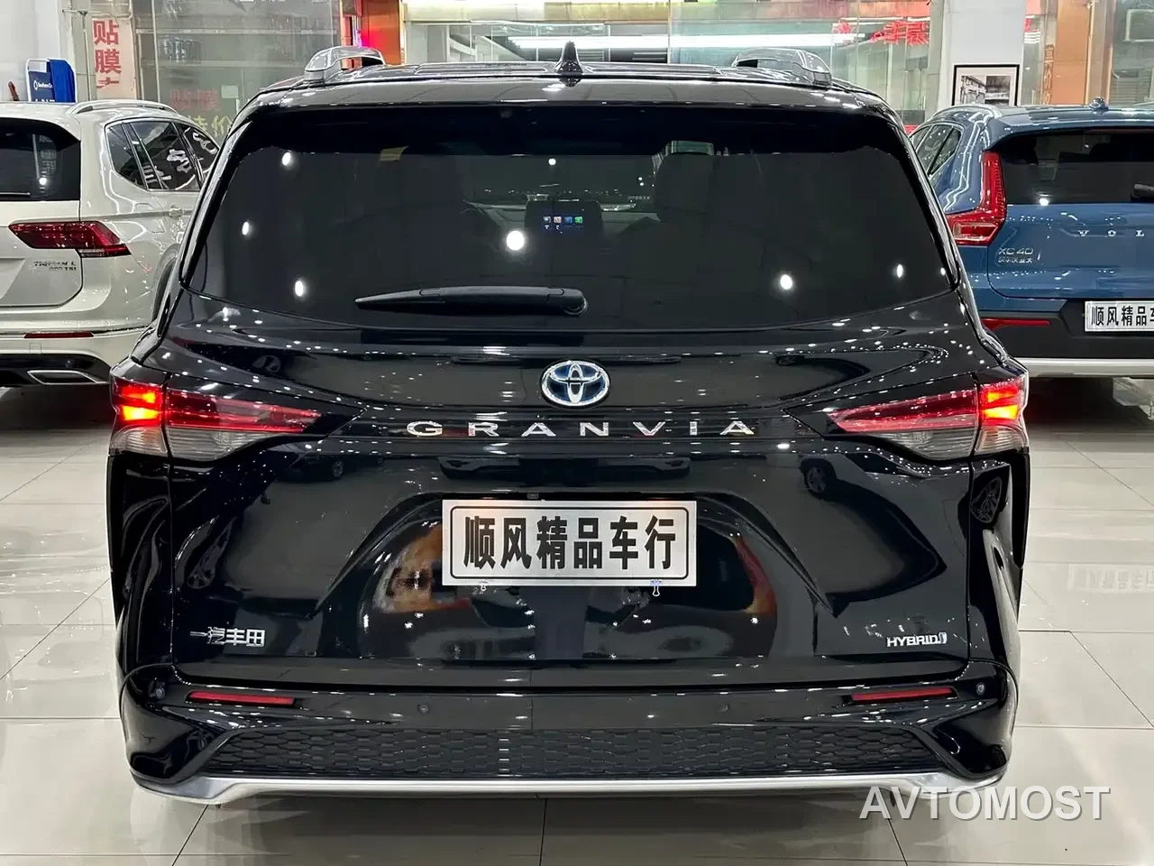 Toyota Granvia 2023 2.5L Hybrid Luxury Edition — фото 2