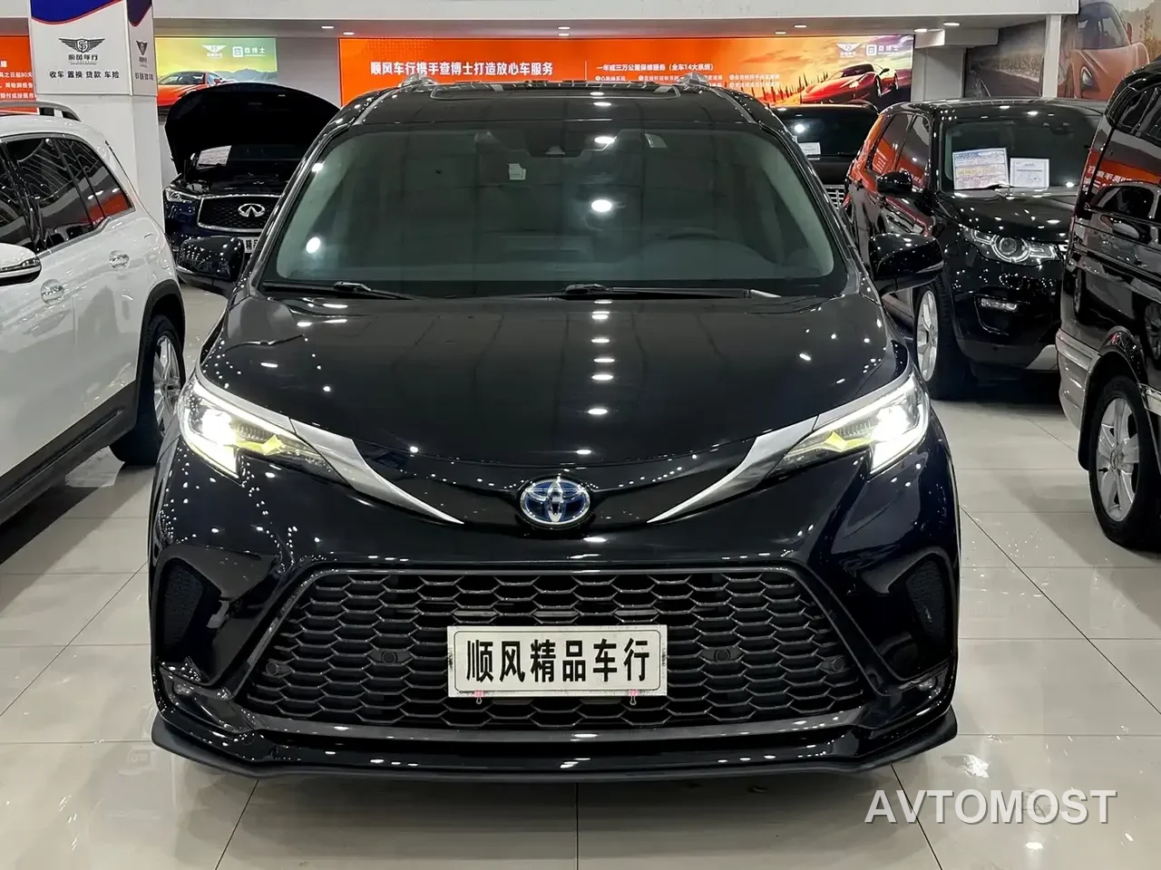 Toyota Granvia 2023 2.5L Hybrid Luxury Edition — фото 4