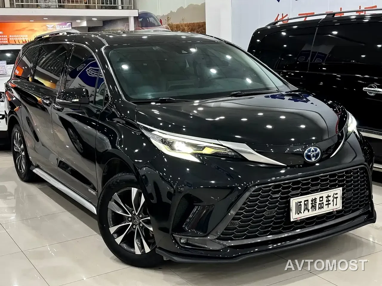 Toyota Granvia 2023 2.5L Hybrid Luxury Edition — фото 5