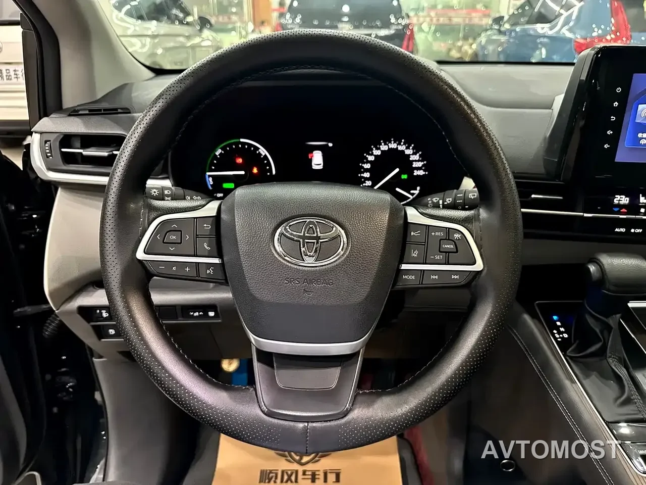 Toyota Granvia 2023 2.5L Hybrid Luxury Edition — фото 8