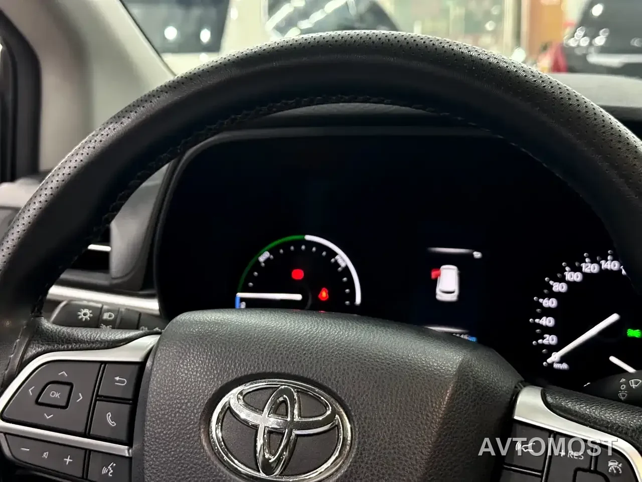 Toyota Granvia 2023 2.5L Hybrid Luxury Edition — фото 12