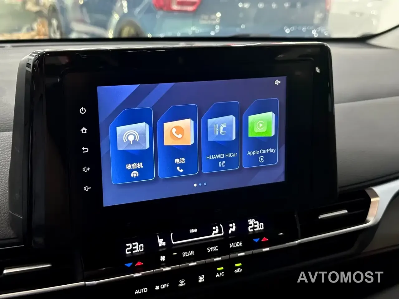Toyota Granvia 2023 2.5L Hybrid Luxury Edition — фото 15