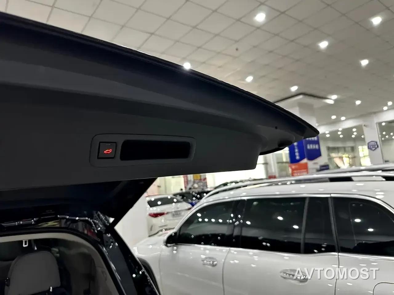 Toyota Granvia 2023 2.5L Hybrid Luxury Edition — фото 19