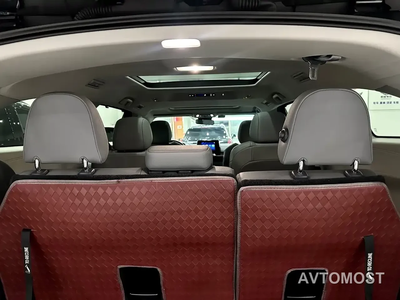 Toyota Granvia 2023 2.5L Hybrid Luxury Edition — фото 20