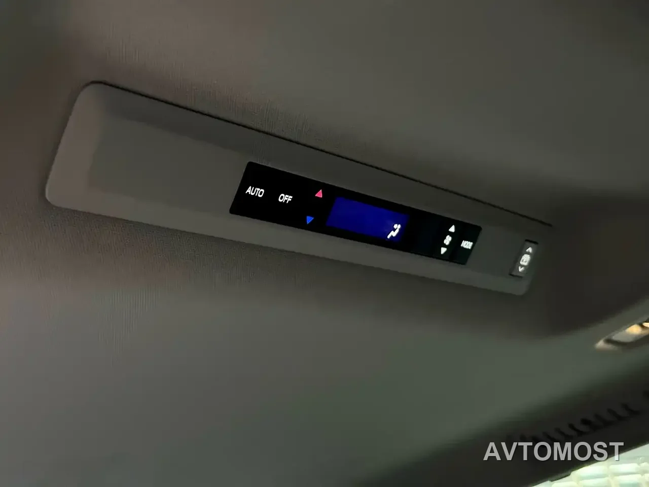 Toyota Granvia 2023 2.5L Hybrid Luxury Edition — фото 25