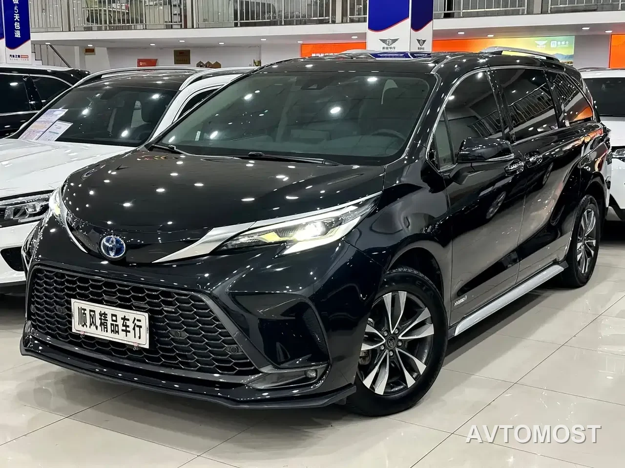 Toyota Granvia 2023 2.5L Hybrid Luxury Edition — фото 26