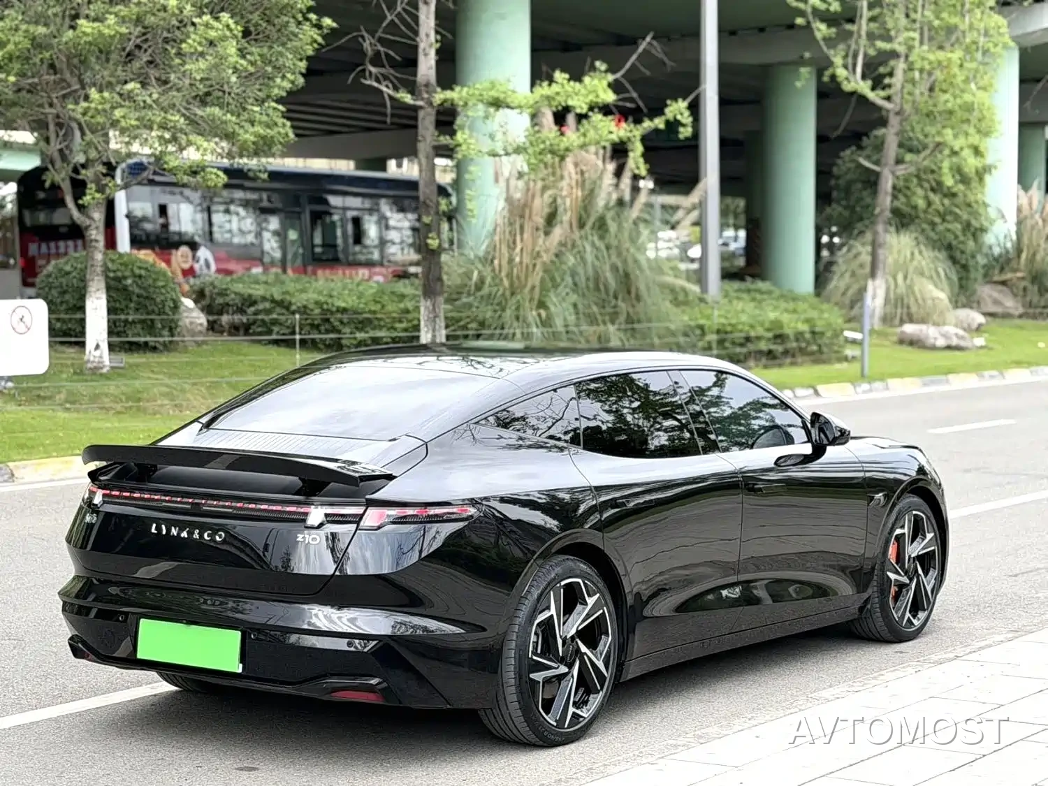 Lynk & Co Z10 2025 95kWh 702km 4WD Halo — фото 8