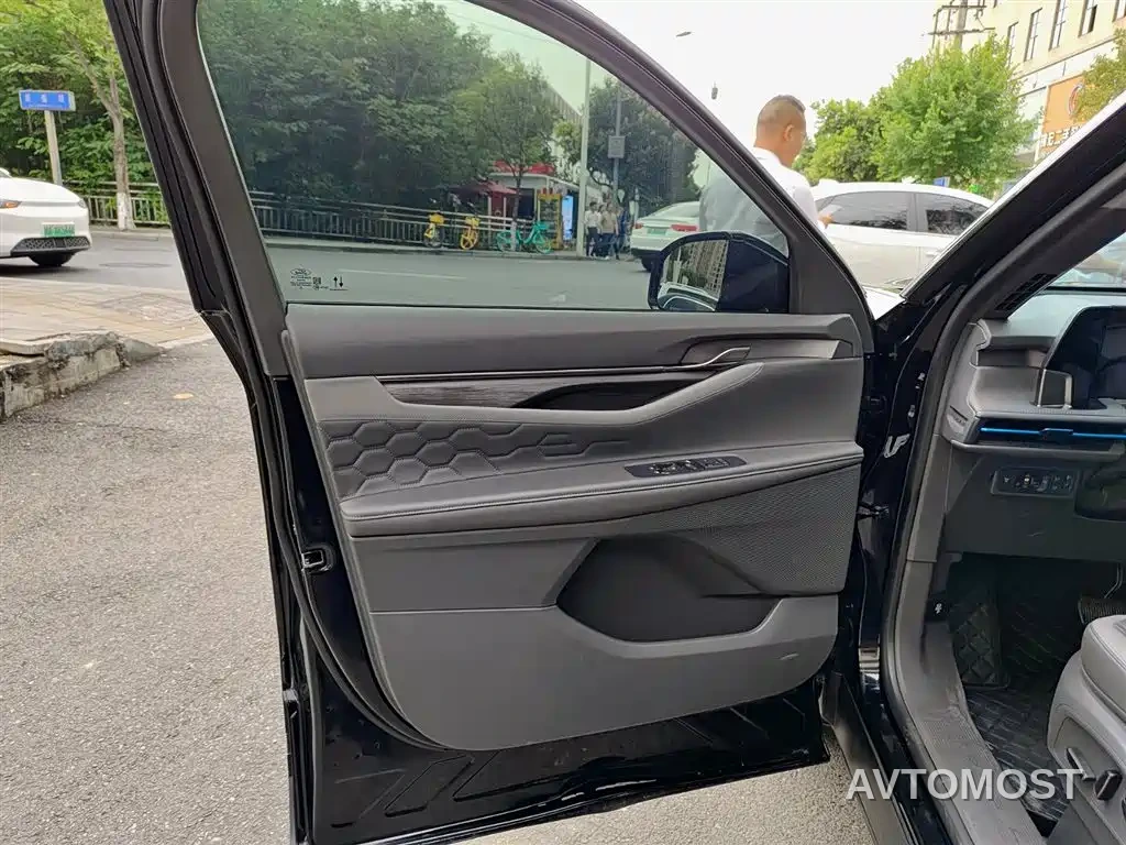 Ford Edge 2023 Edge L 2.0T EcoBoost E Hybrid FWD 7-Seater Luxury — фото 6