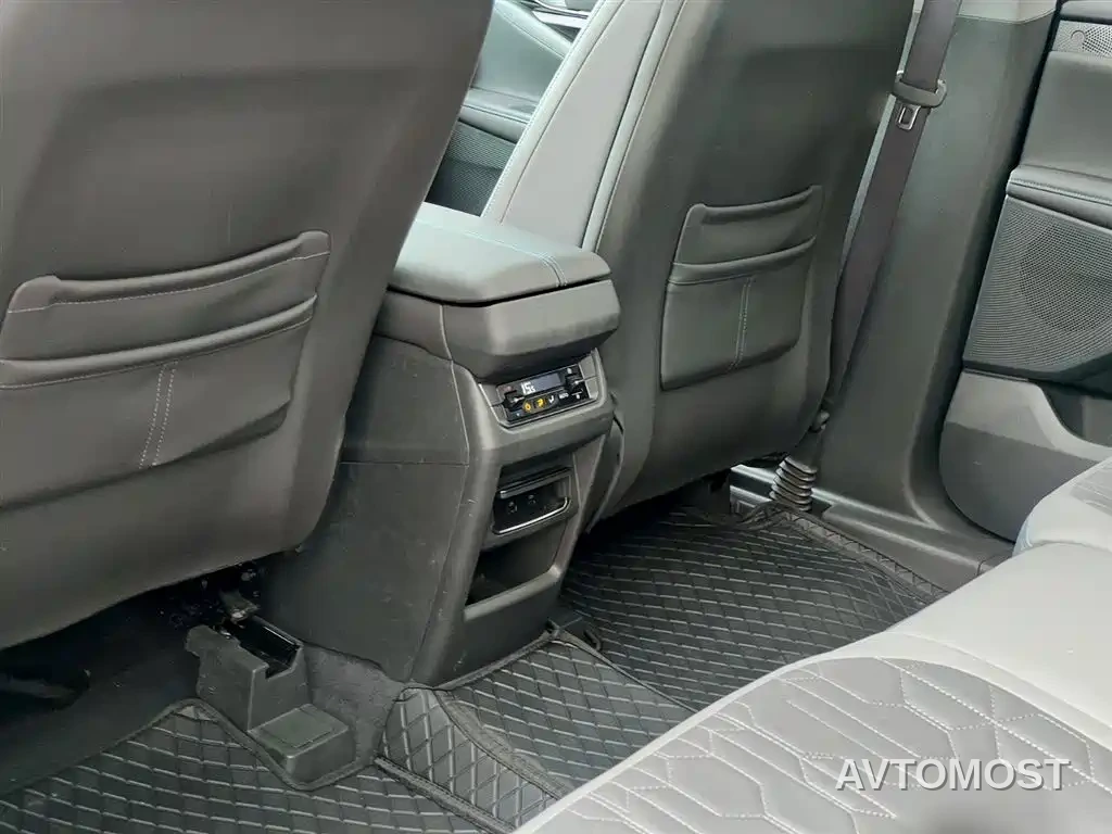 Ford Edge 2023 Edge L 2.0T EcoBoost E Hybrid FWD 7-Seater Luxury — фото 9