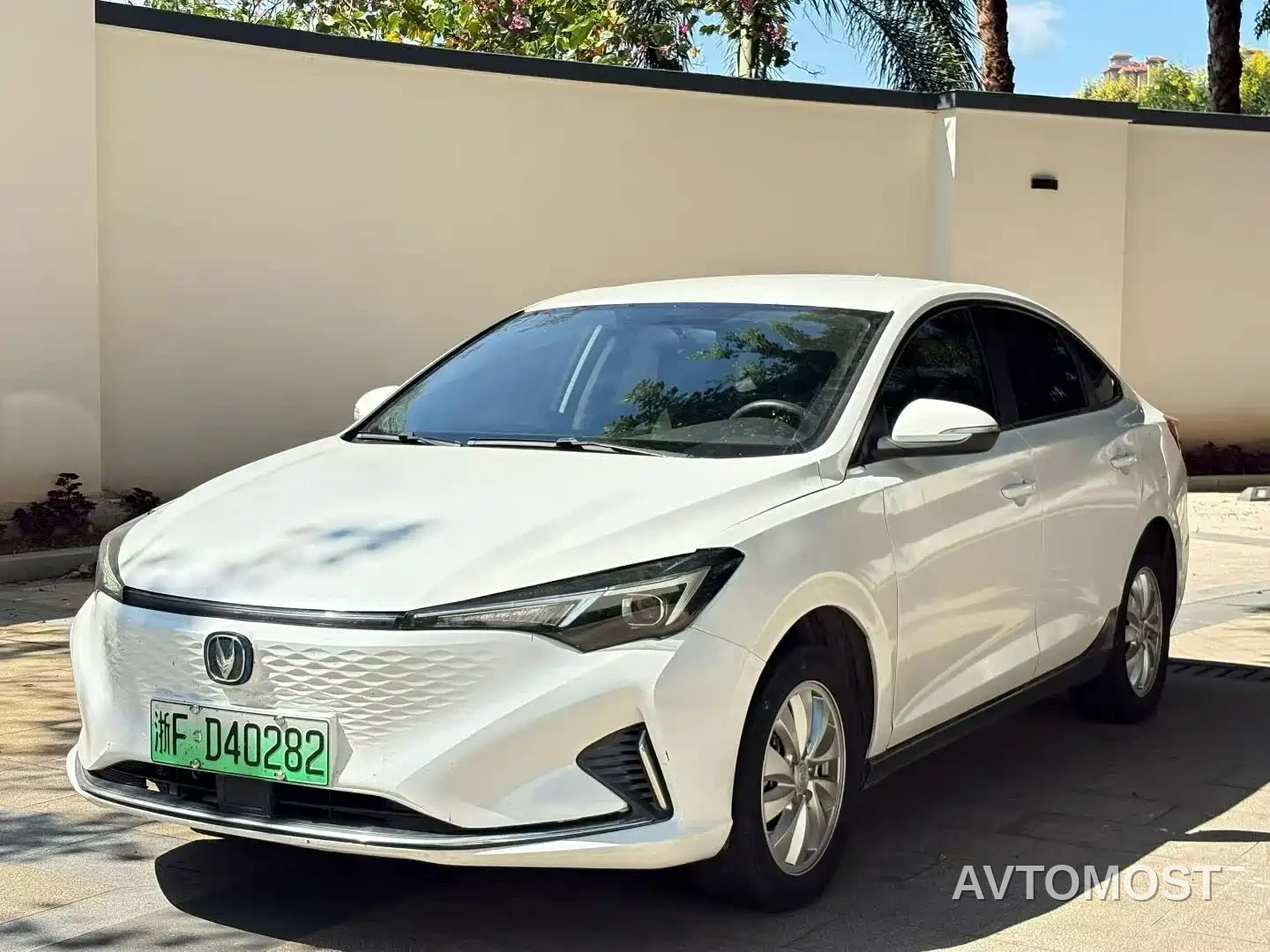 Changan Eado New Energy 2022 EV460 Smart Ride-Hailing Edition (LFP) — фото 1