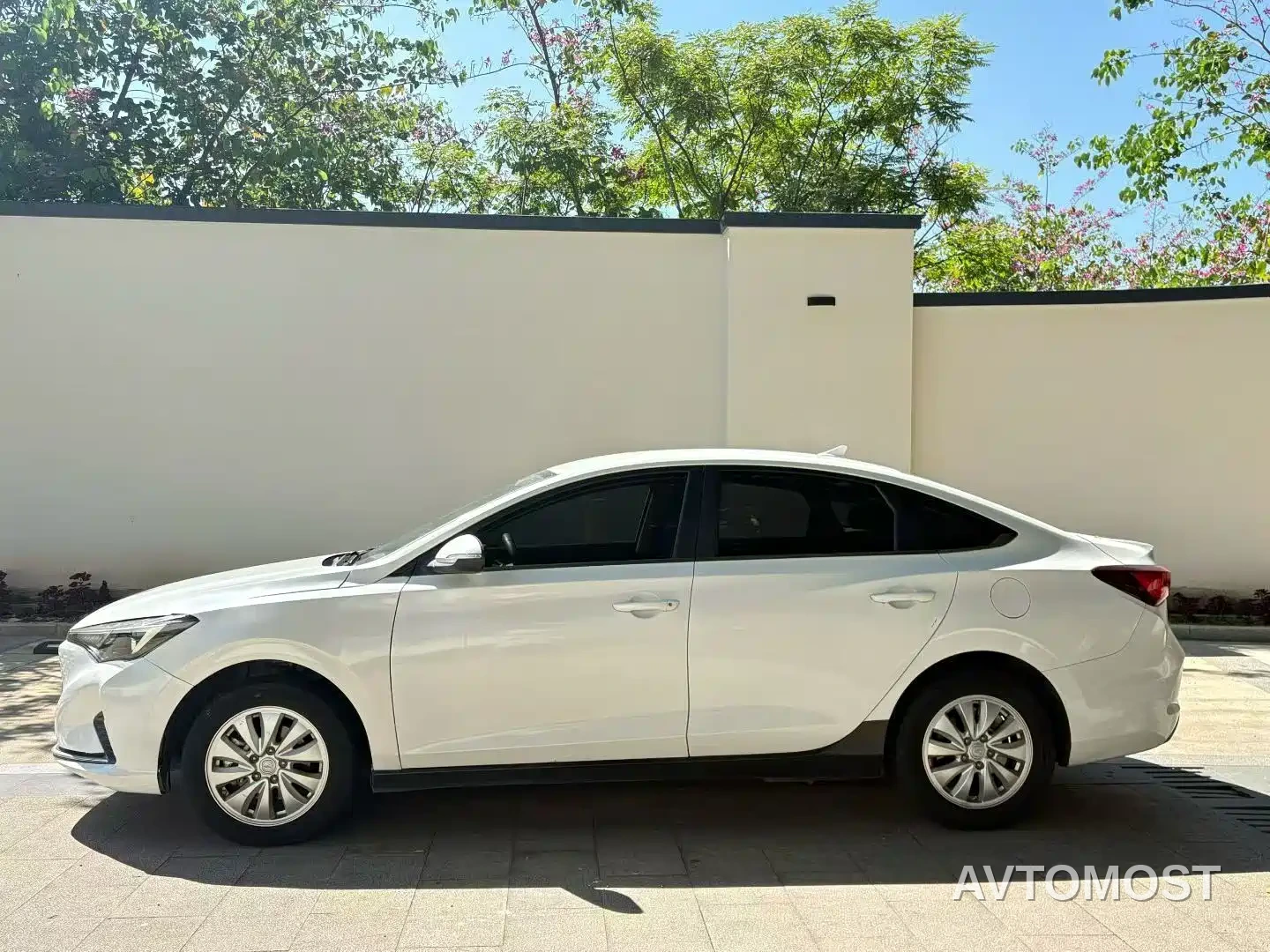 Changan Eado New Energy 2022 EV460 Smart Ride-Hailing Edition (LFP) — фото 4