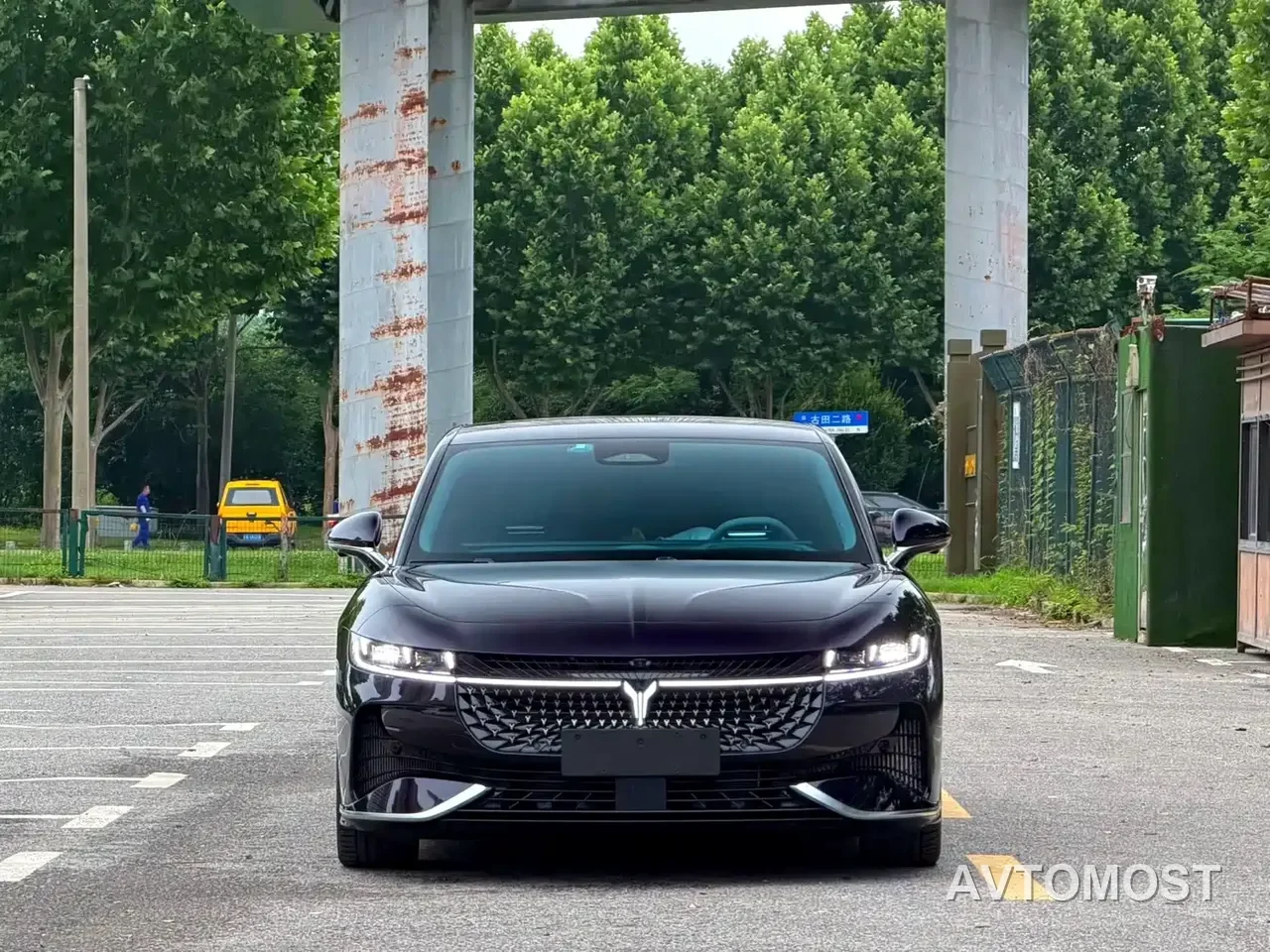 VOYAH Zhuiguang 2024 PHEV AWD Ultra Long Range Flagship — фото 8