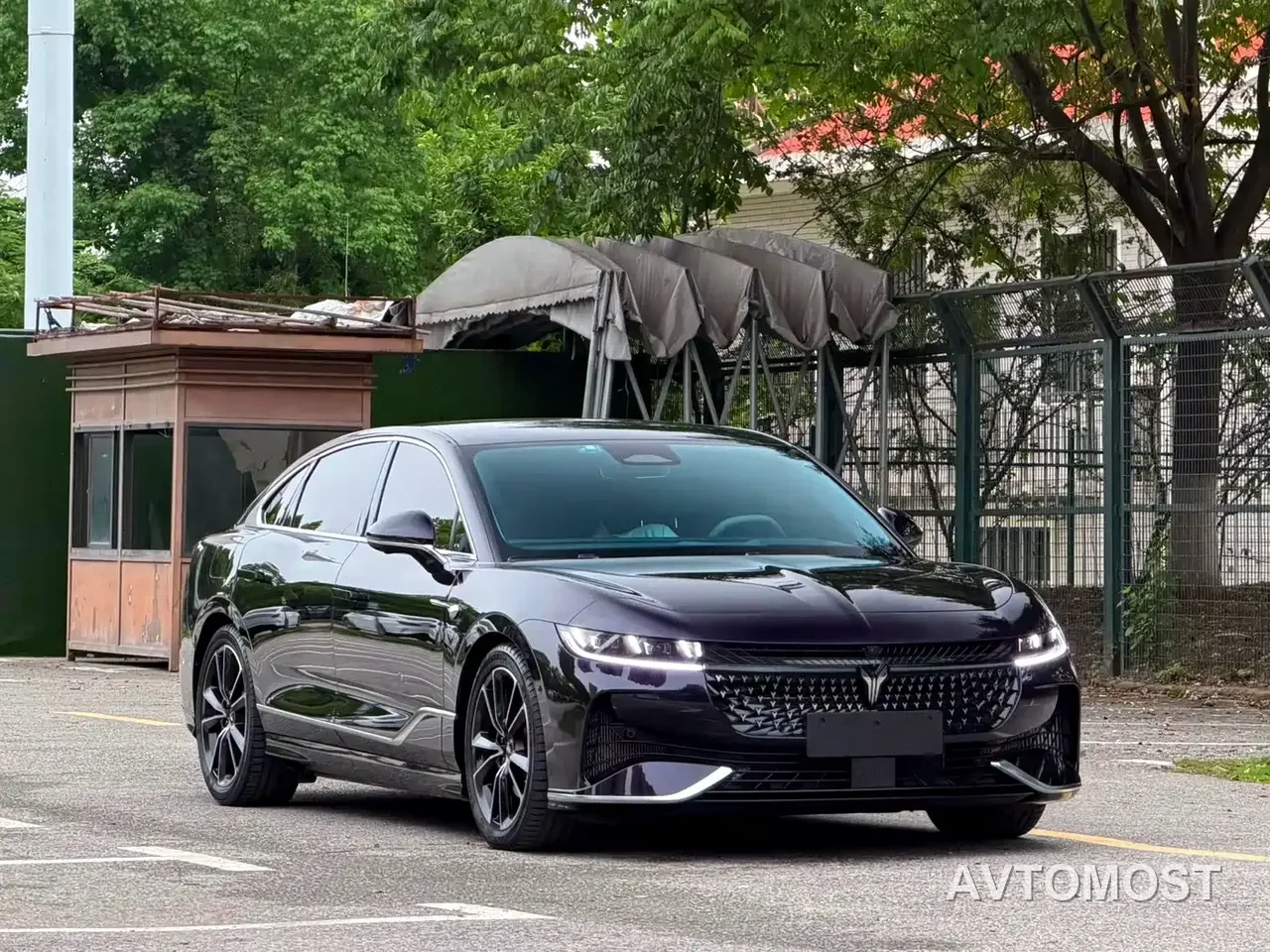 VOYAH Zhuiguang 2024 PHEV AWD Ultra Long Range Flagship — фото 3