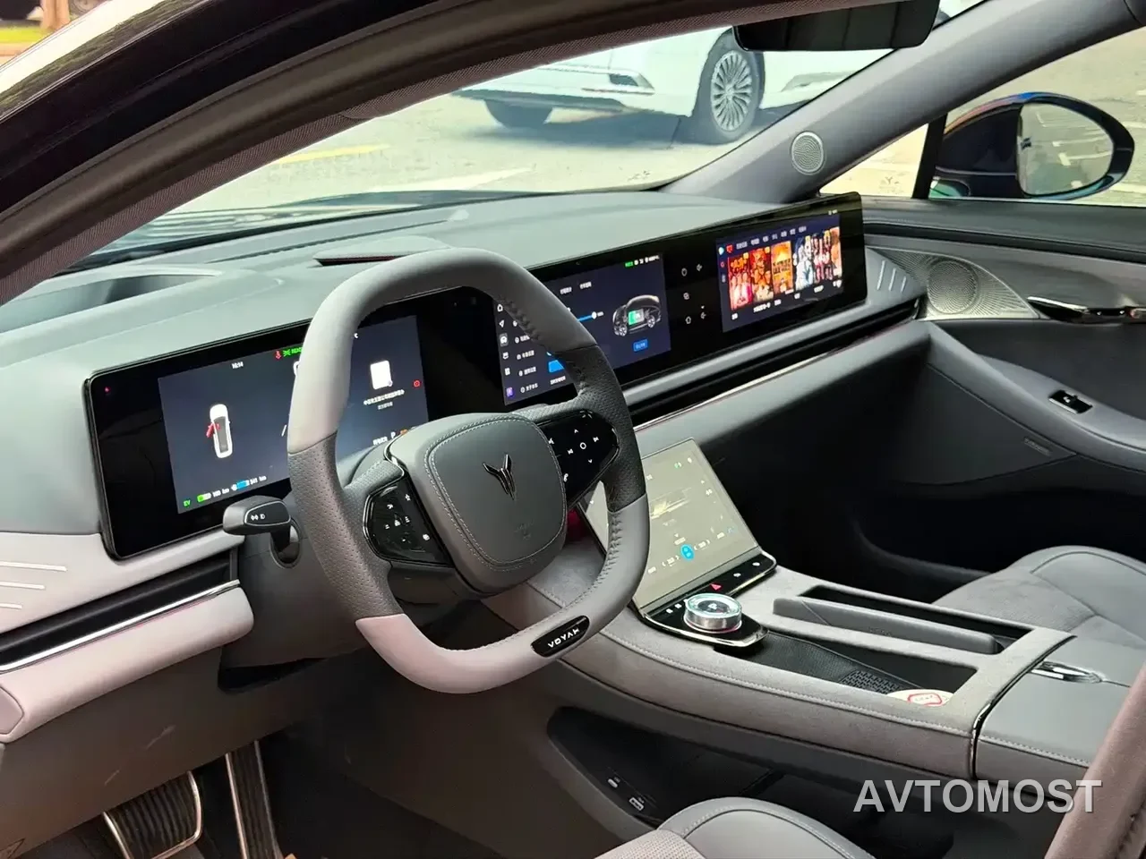 VOYAH Zhuiguang 2024 PHEV AWD Ultra Long Range Flagship — фото 9