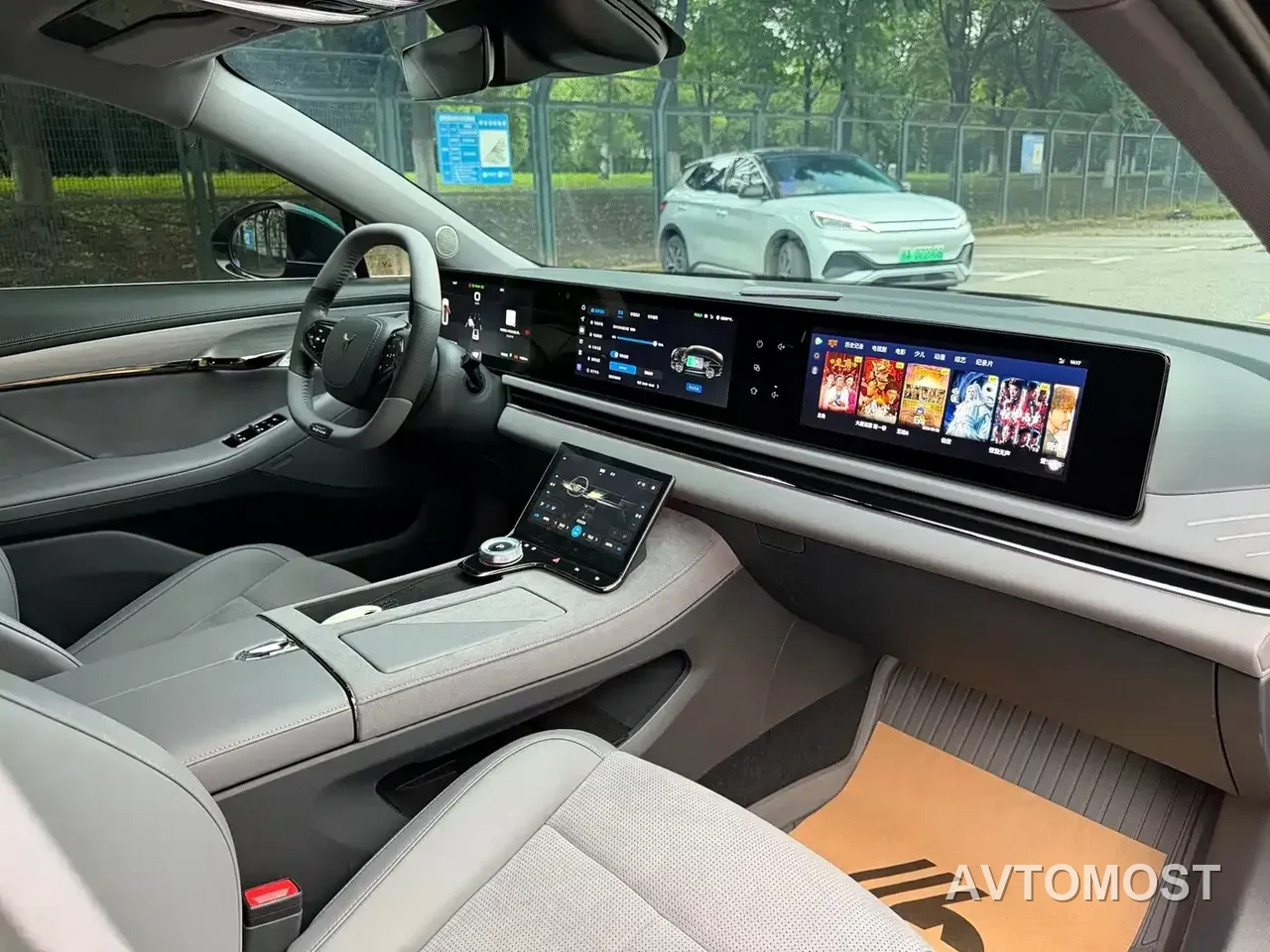 VOYAH Zhuiguang 2024 PHEV AWD Ultra Long Range Flagship — фото 7