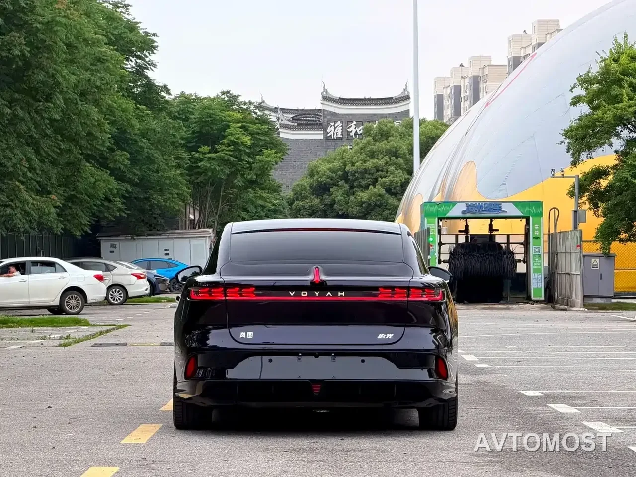 VOYAH Zhuiguang 2024 PHEV AWD Ultra Long Range Flagship — фото 4