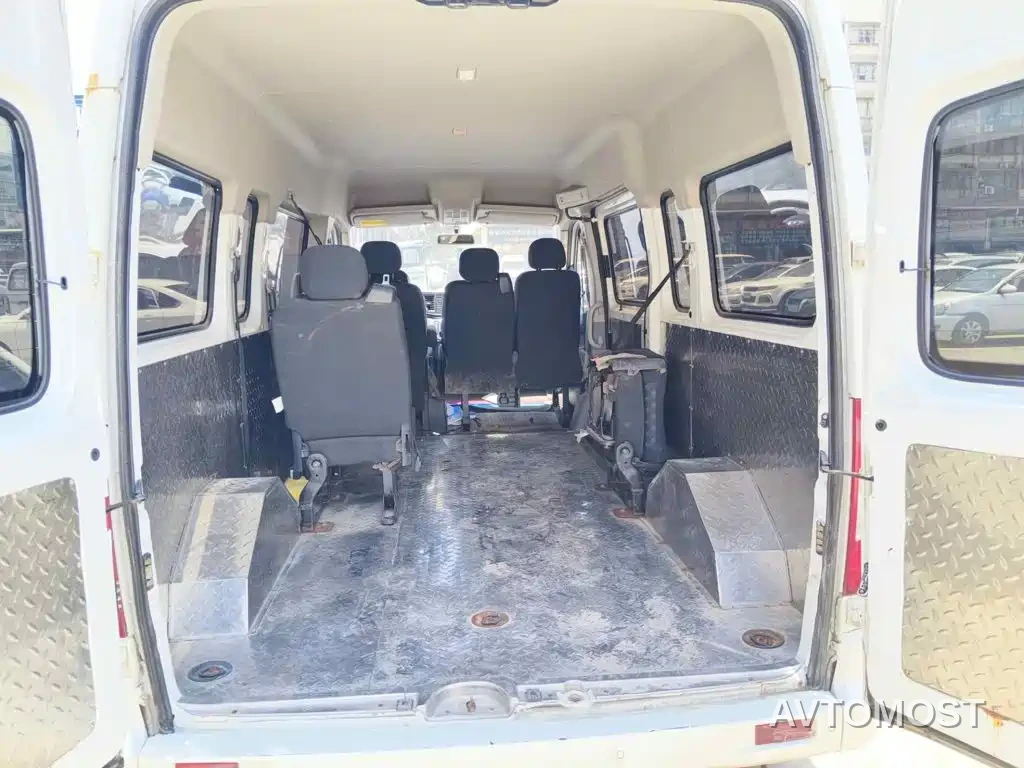SAIC Maxus Xintu V80 2021 2.0T AMT Classic Aoyuntong 139PS Medium Wheelbase Medium Roof 6/7/8/9 Seater — фото 12