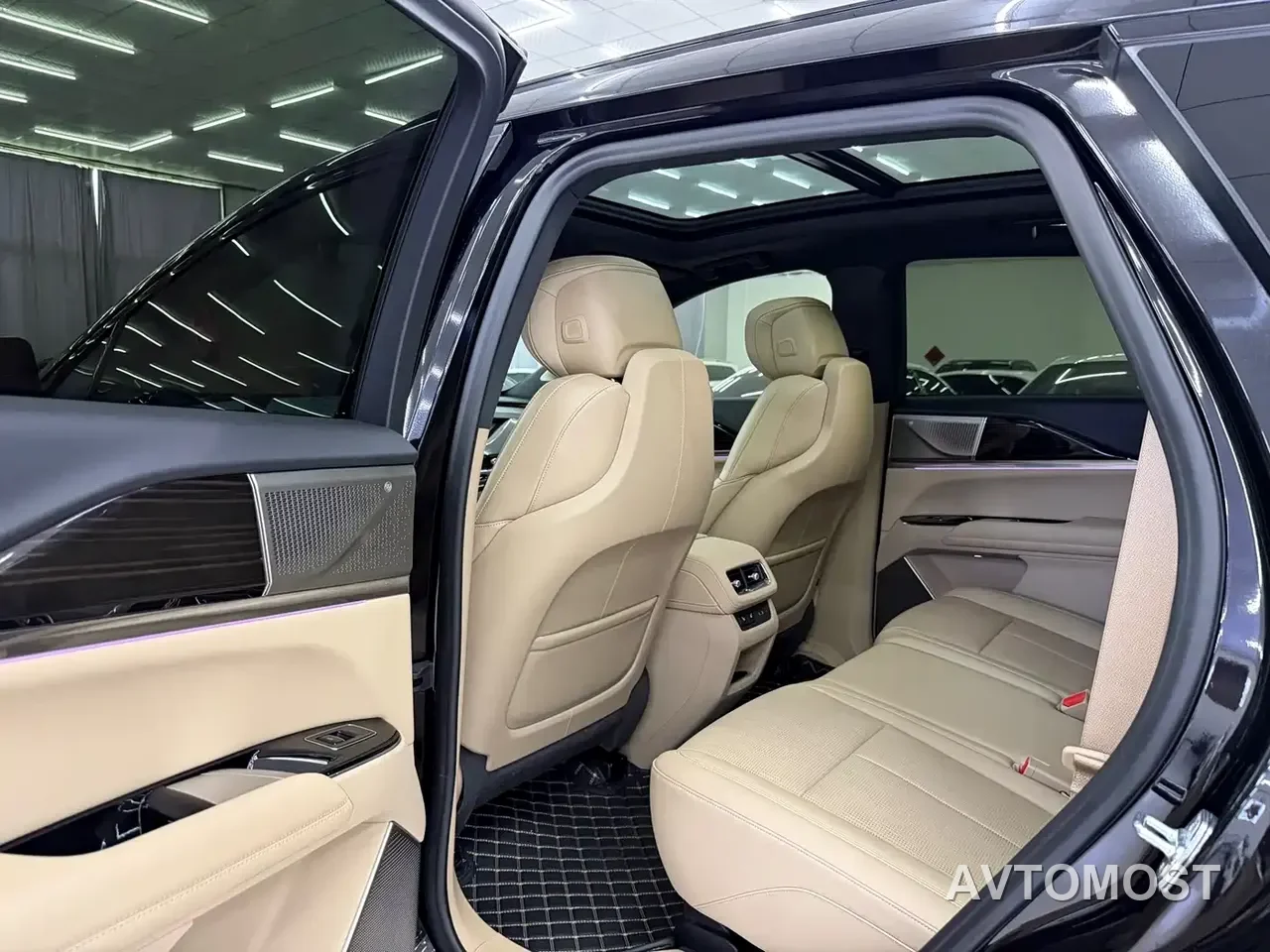 Cadillac XT5 2025 2.0T Premium Model — фото 3
