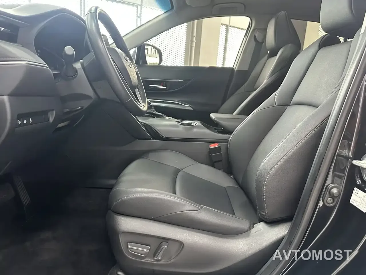 Toyota Venza 2023 2.5L Smart Hybrid FWD Luxury — фото 3
