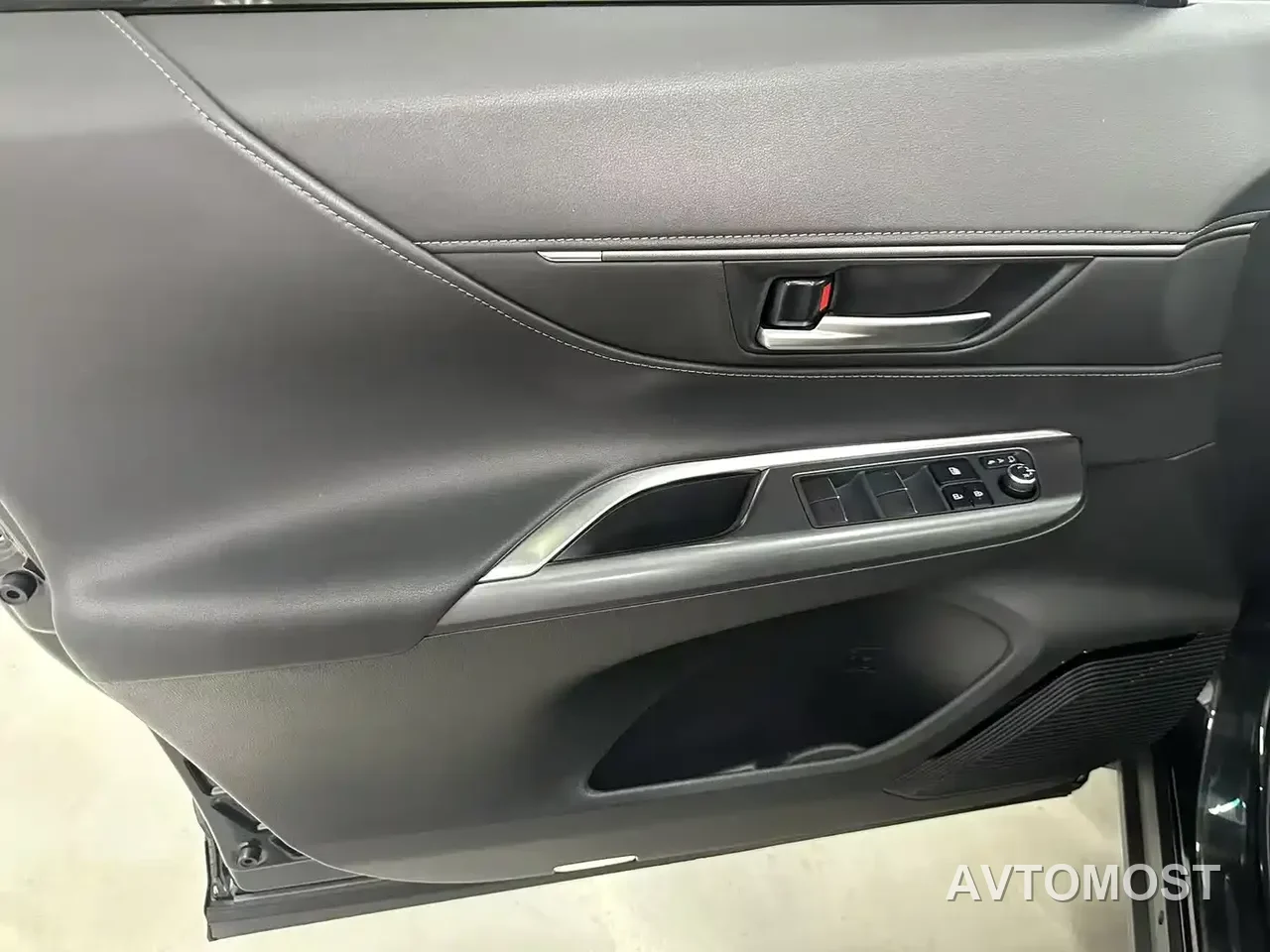 Toyota Venza 2023 2.5L Smart Hybrid FWD Luxury — фото 7
