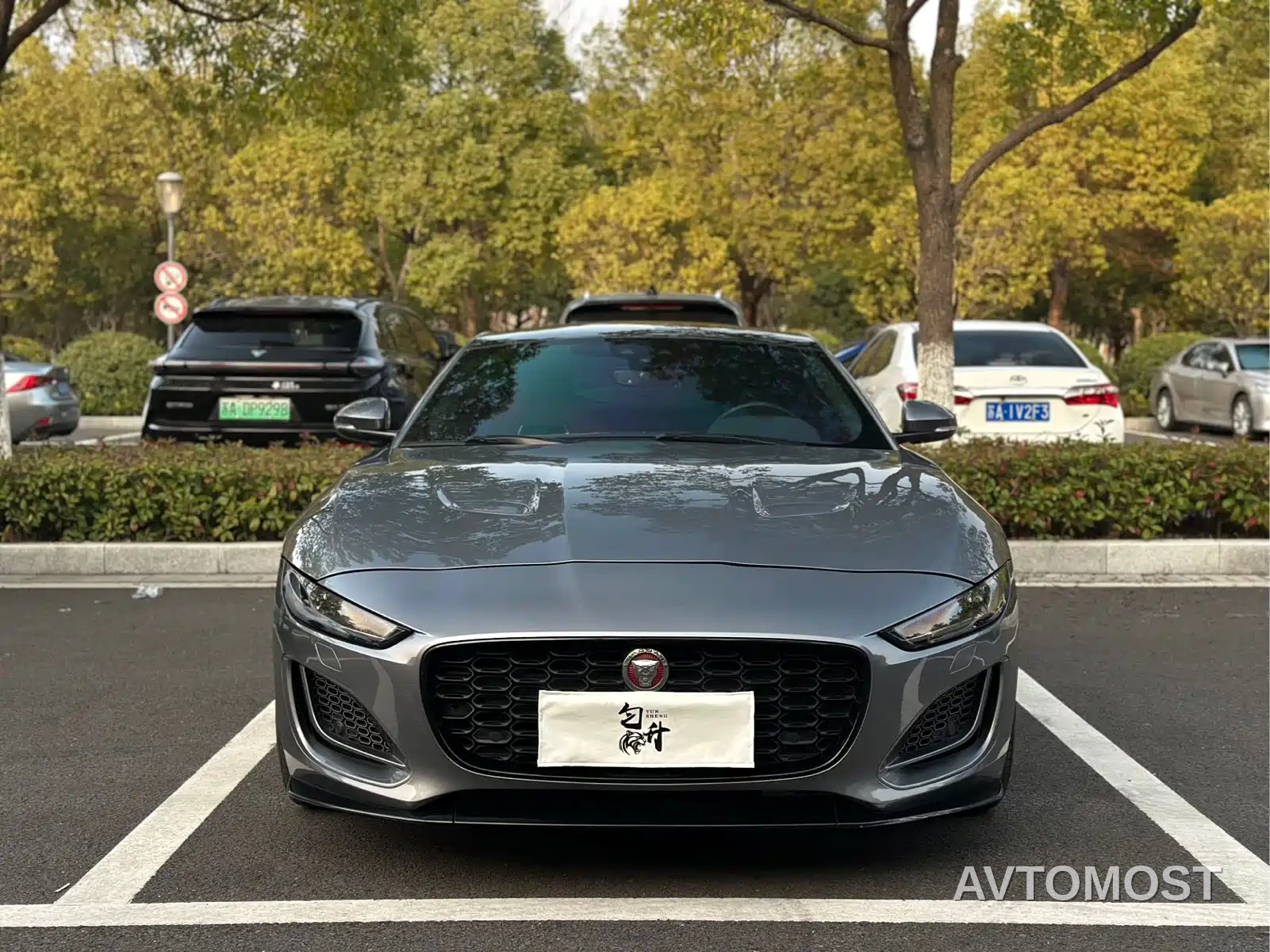 Jaguar F-TYPE 2022 P300 Hardtop R-DYNAMIC BLACK — фото 2