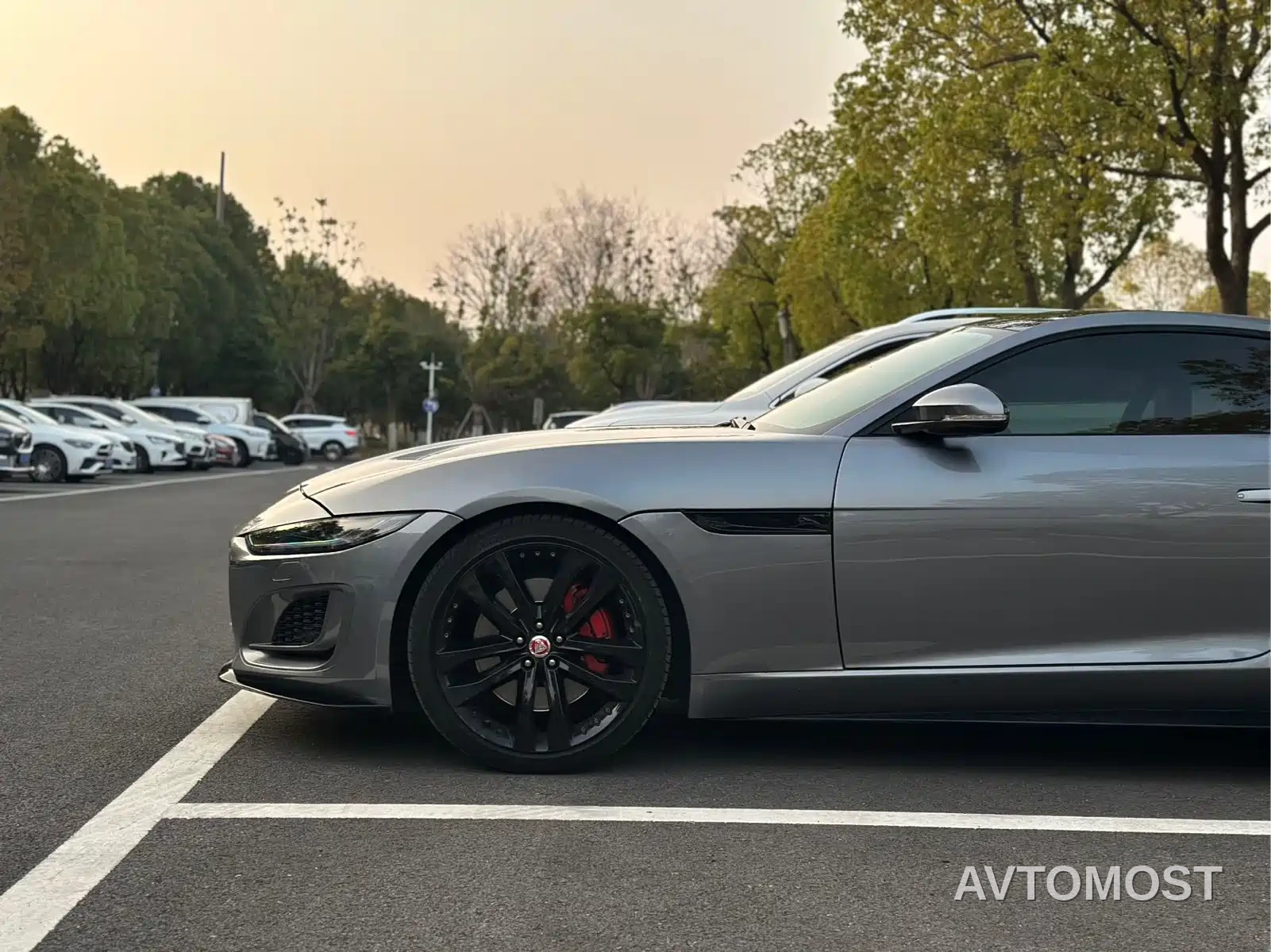 Jaguar F-TYPE 2022 P300 Hardtop R-DYNAMIC BLACK — фото 4