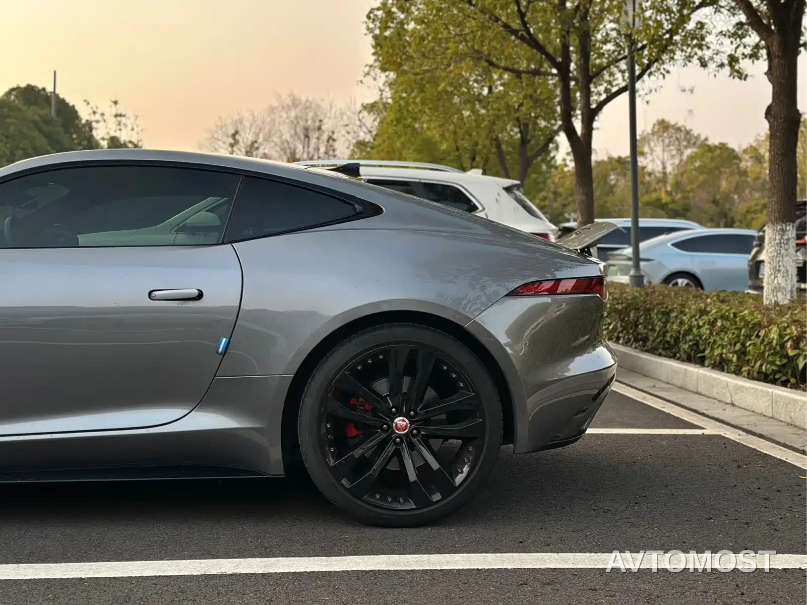 Jaguar F-TYPE 2022 P300 Hardtop R-DYNAMIC BLACK — фото 5
